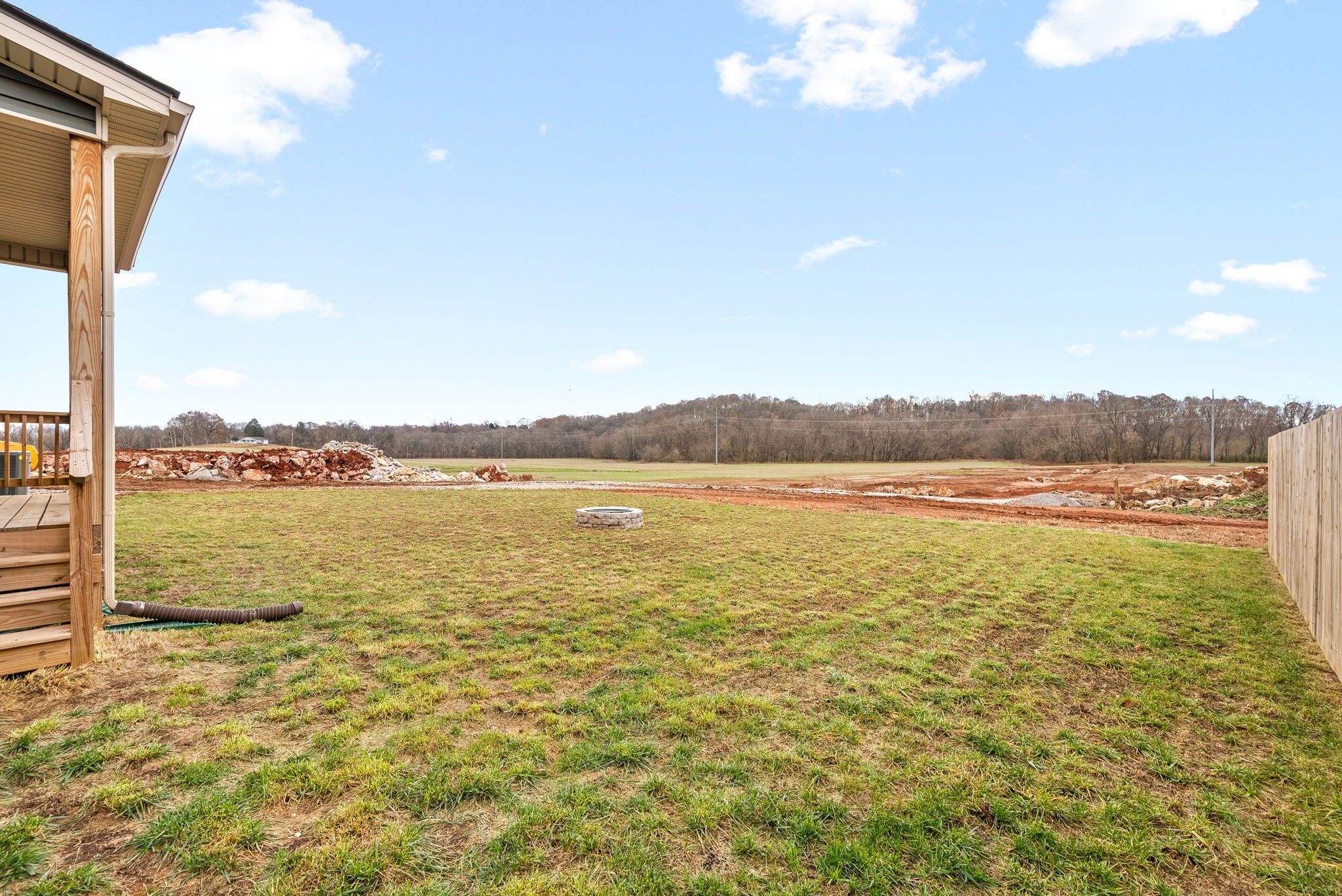 Clarksville, Tennessee 37040, United States, 3 Bedrooms Bedrooms, ,2 BathroomsBathrooms,Residential,Active,25406