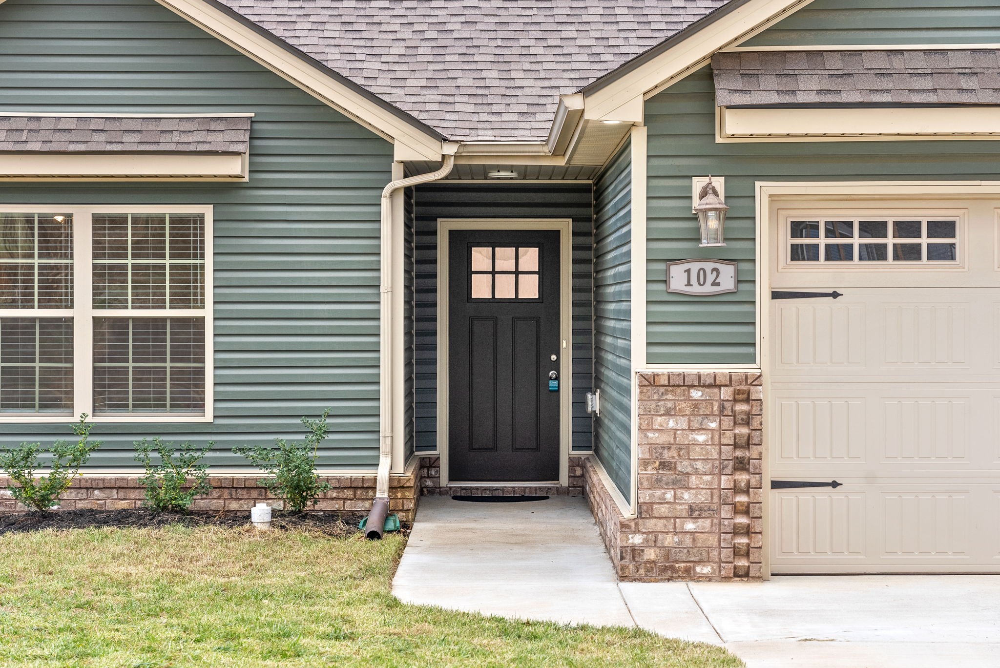Clarksville, Tennessee 37040, United States, 3 Bedrooms Bedrooms, ,2 BathroomsBathrooms,Residential,Active,25406