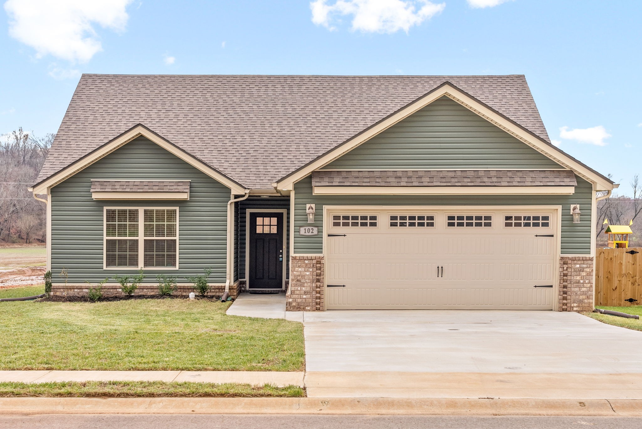 Clarksville, Tennessee 37040, United States, 3 Bedrooms Bedrooms, ,2 BathroomsBathrooms,Residential,Active,25406