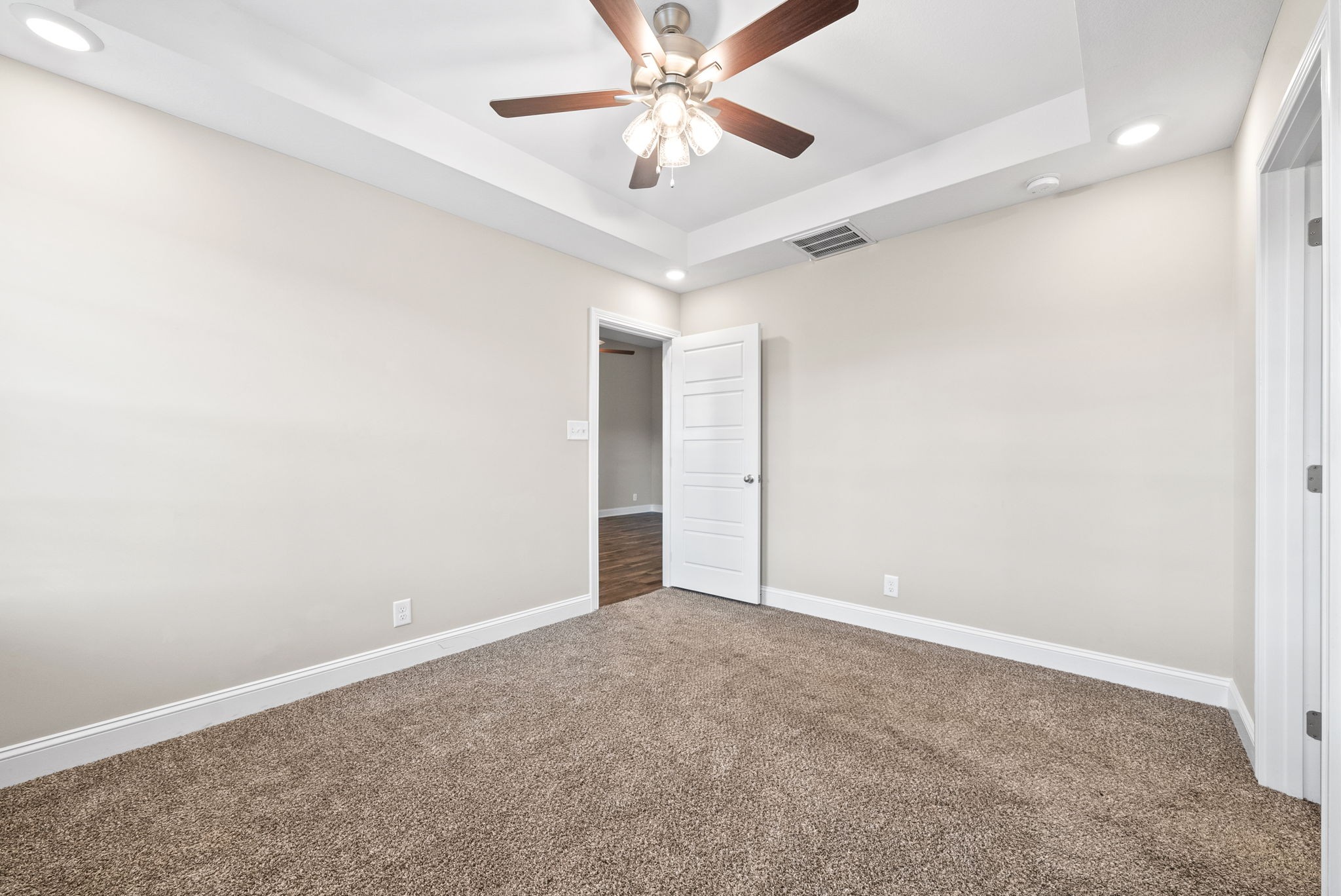 Clarksville, Tennessee 37040, United States, 3 Bedrooms Bedrooms, ,2 BathroomsBathrooms,Residential,Active,25406