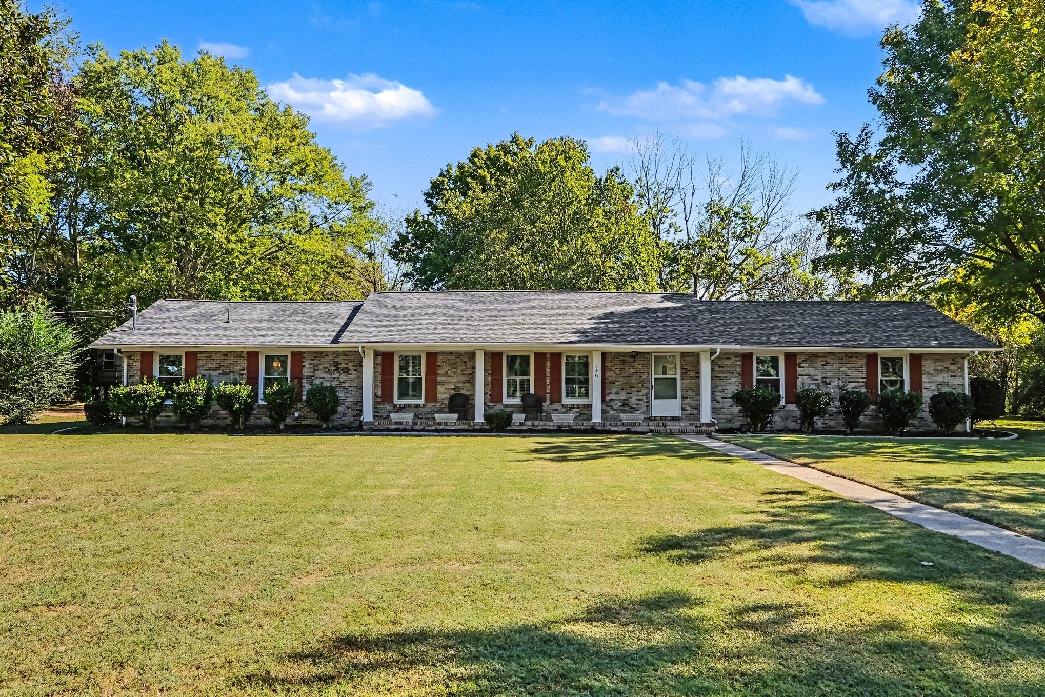 146 W Clearview Dr