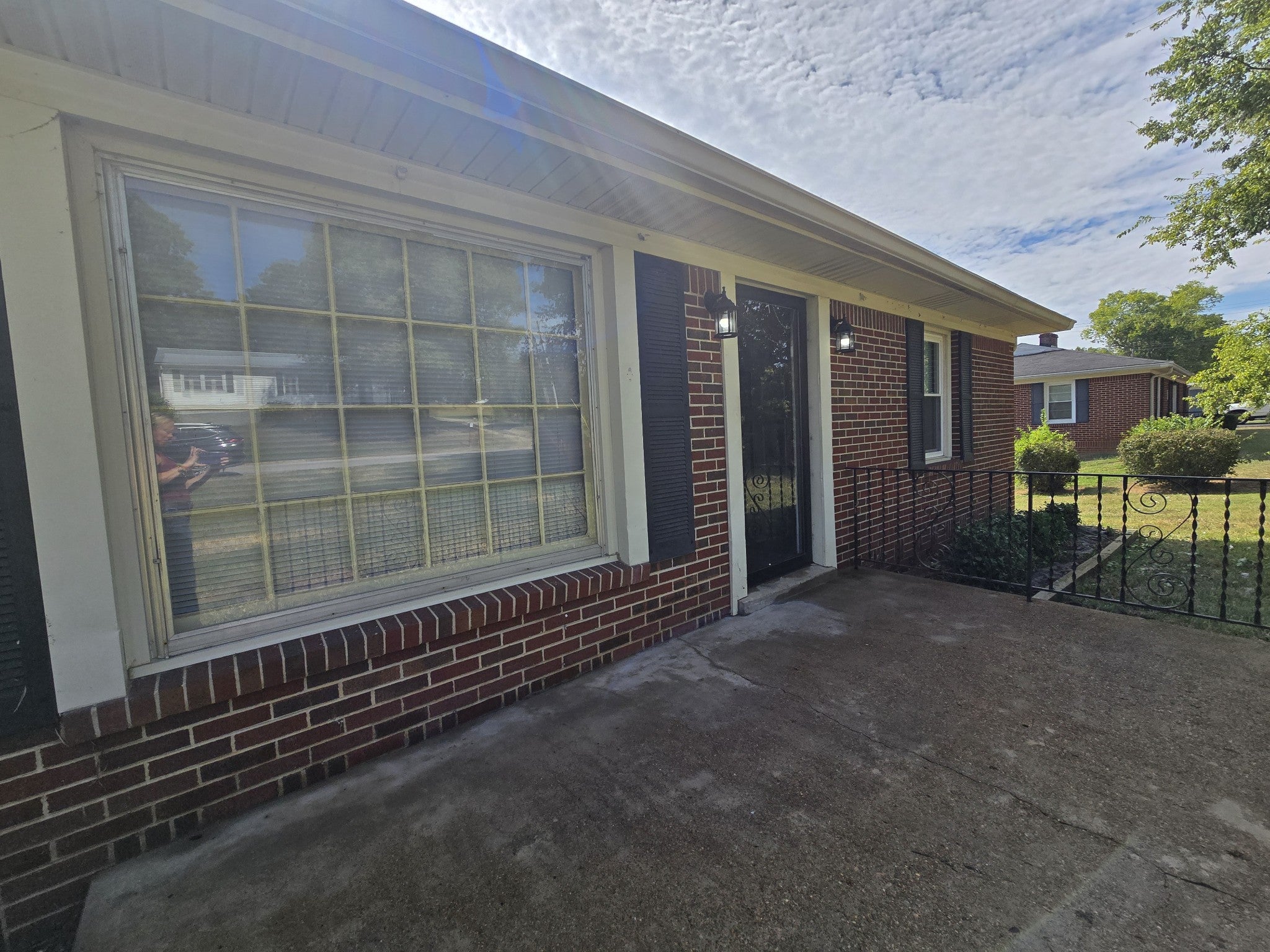 404 N College St - Photo 3