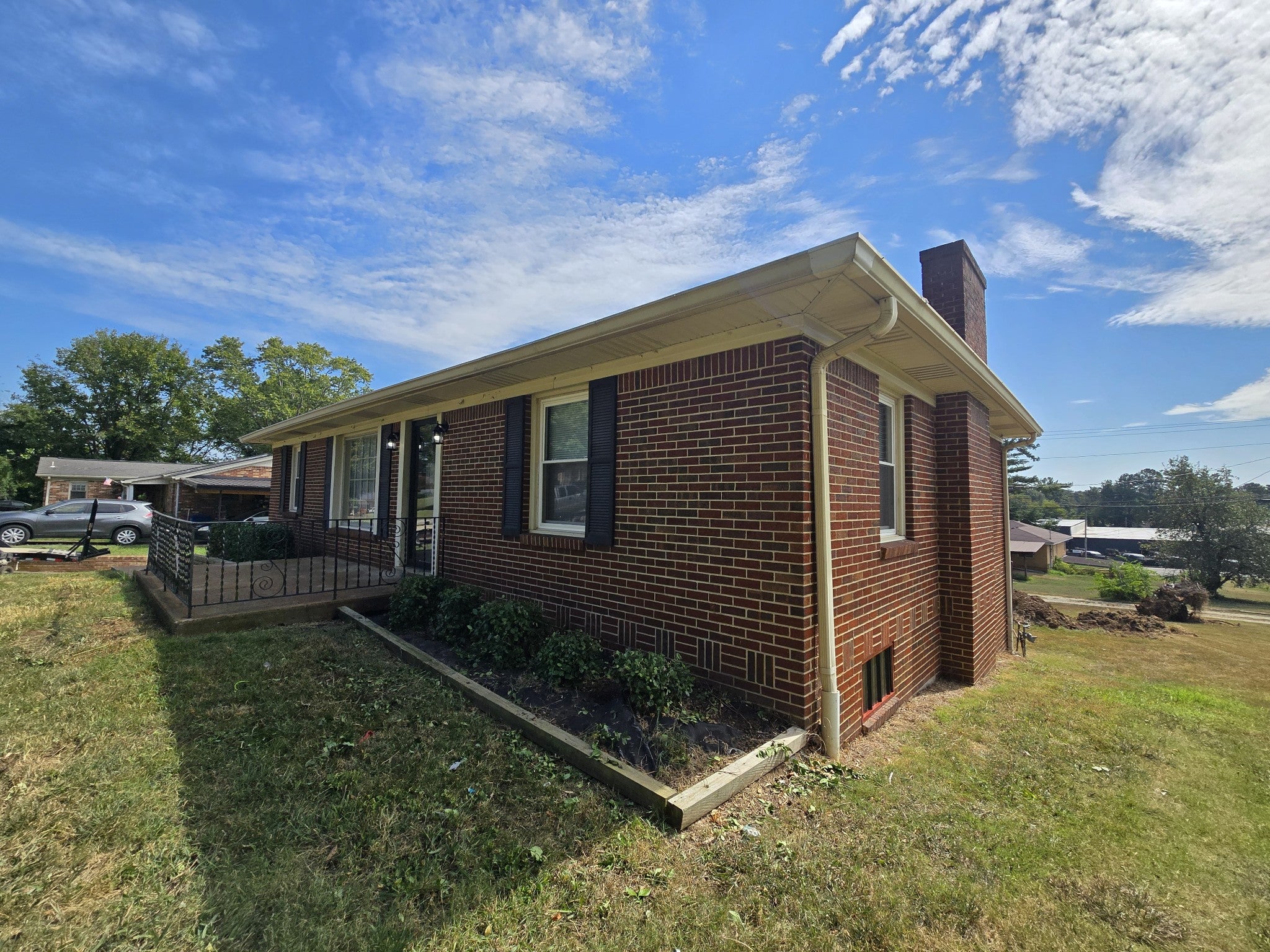 404 N College St - Photo 2