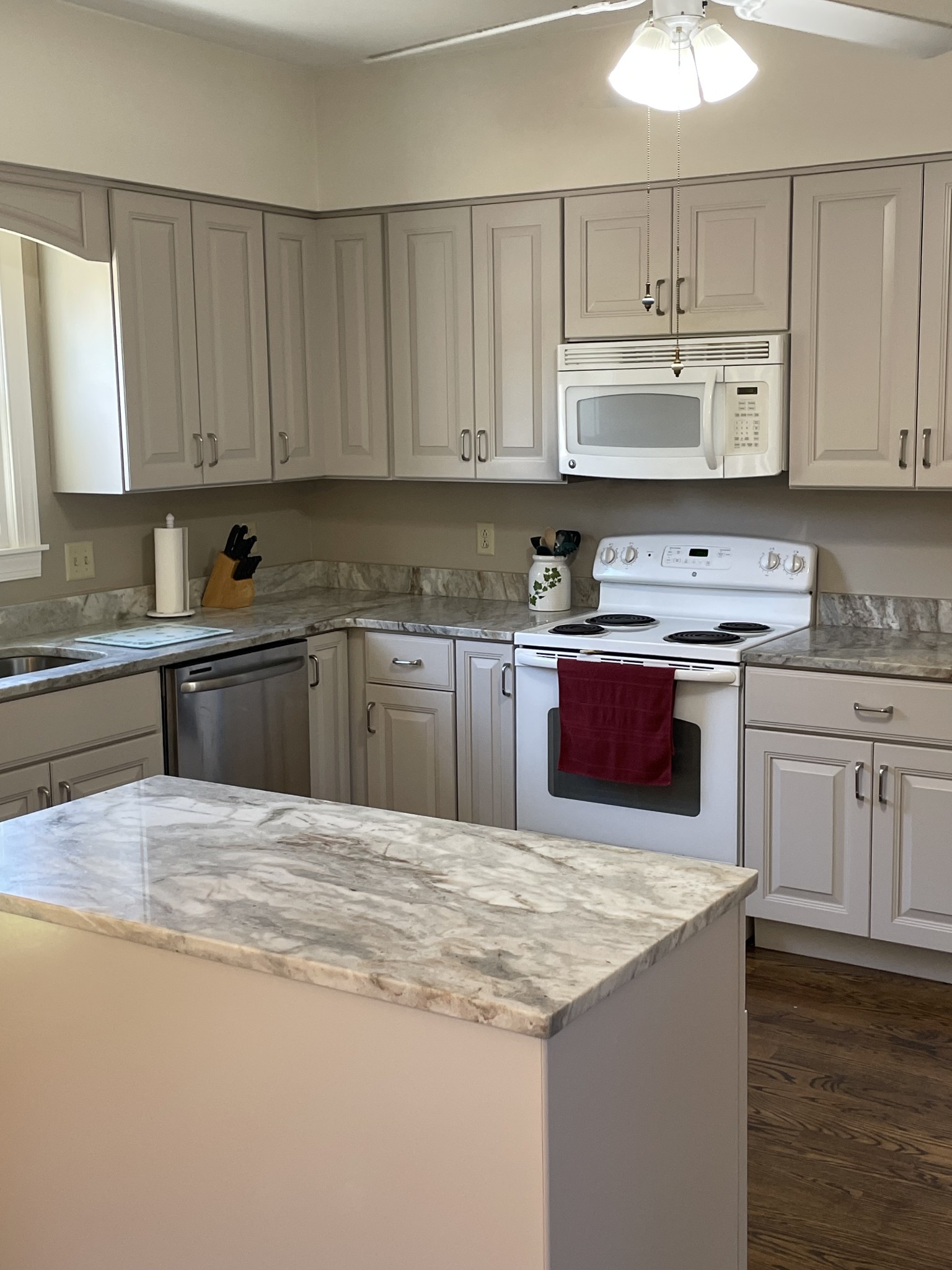 1505 Holmes Cir, Franklin TN 37064 4-bed home, photo 8 of 16