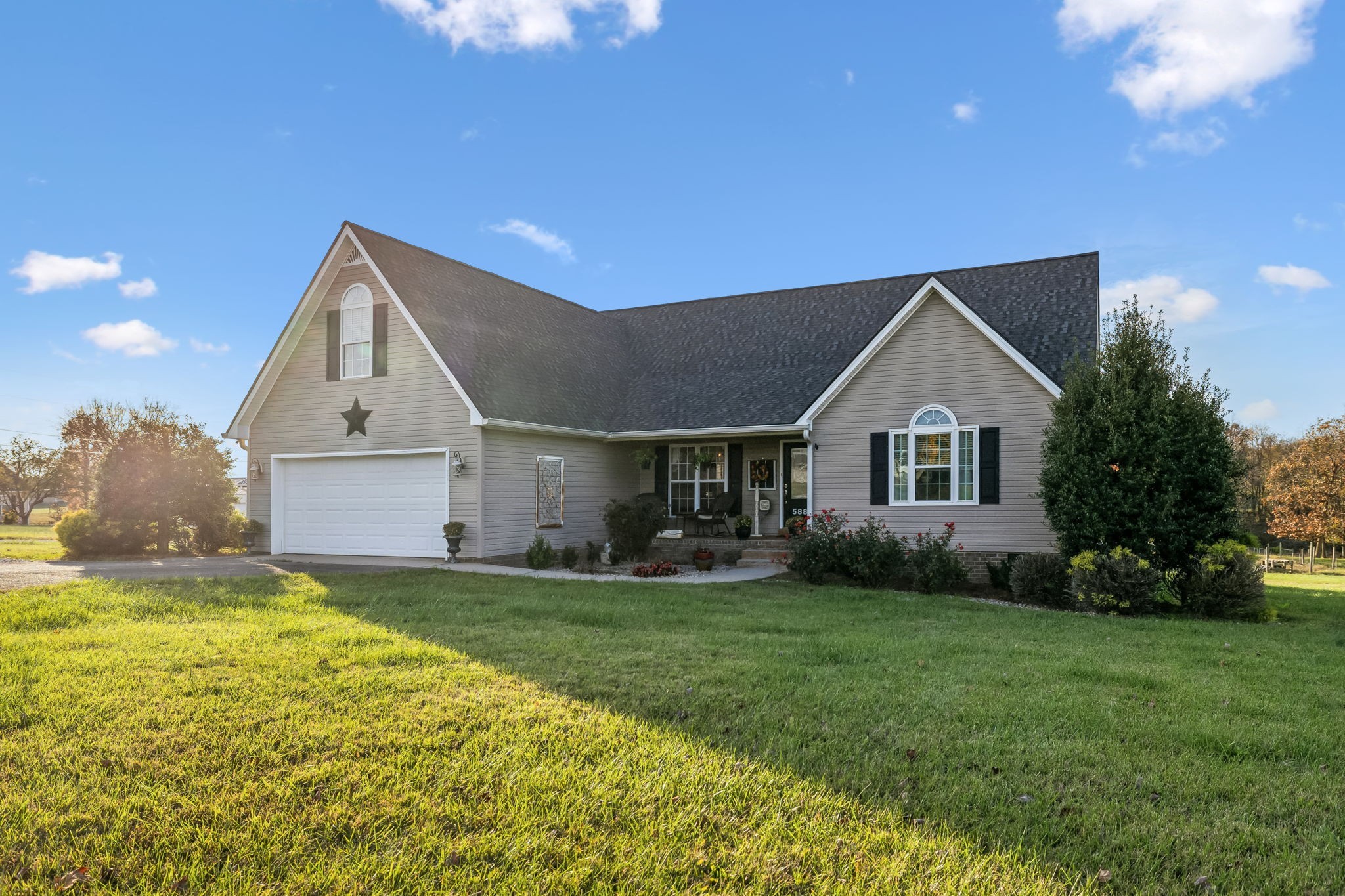 5881 Highway 31 W