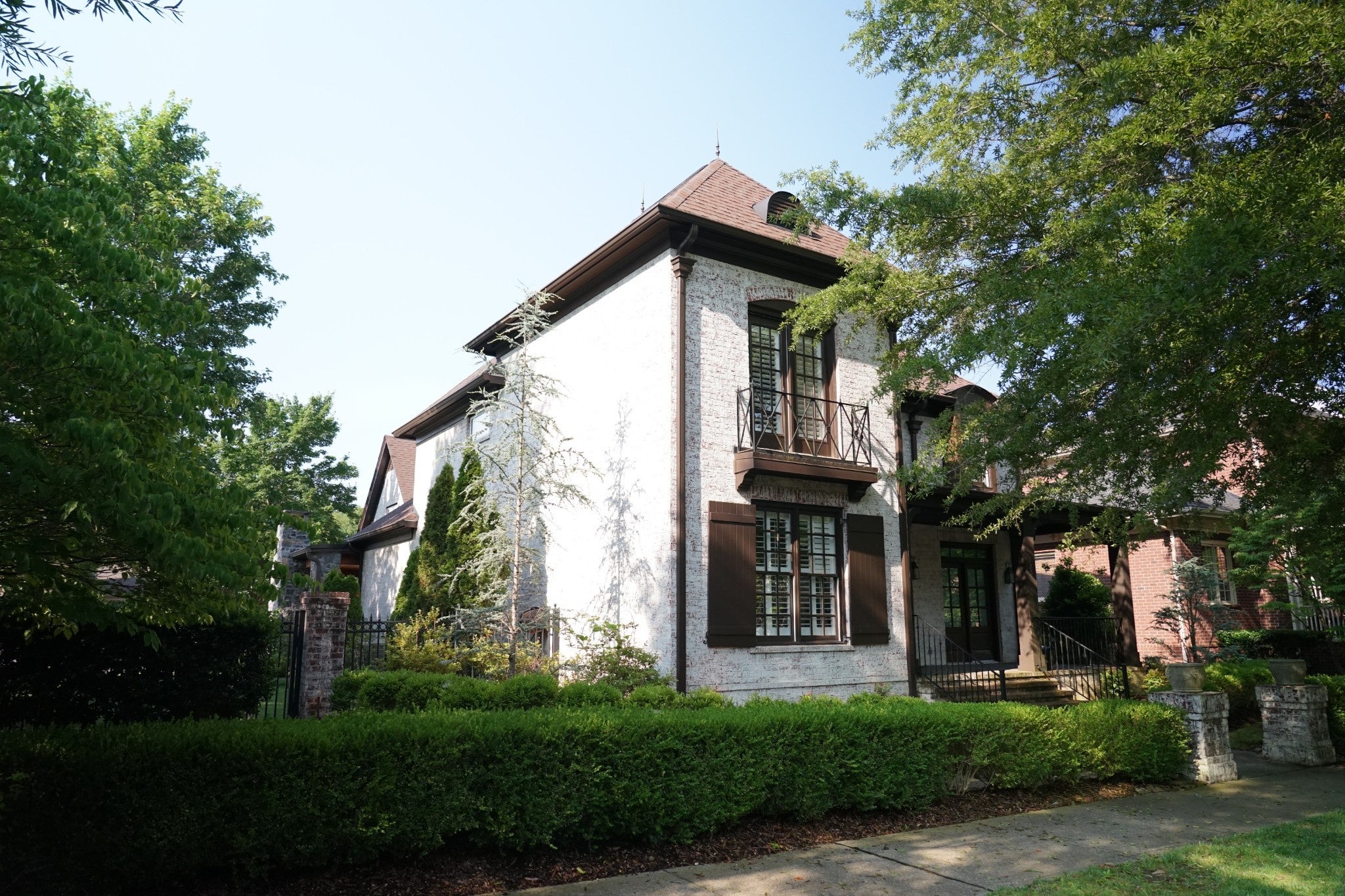 5.0-bed rental at 125 Addison Ave