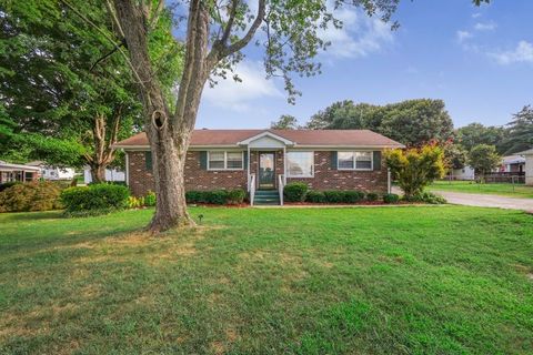 223 Westland St Portland TN 37148