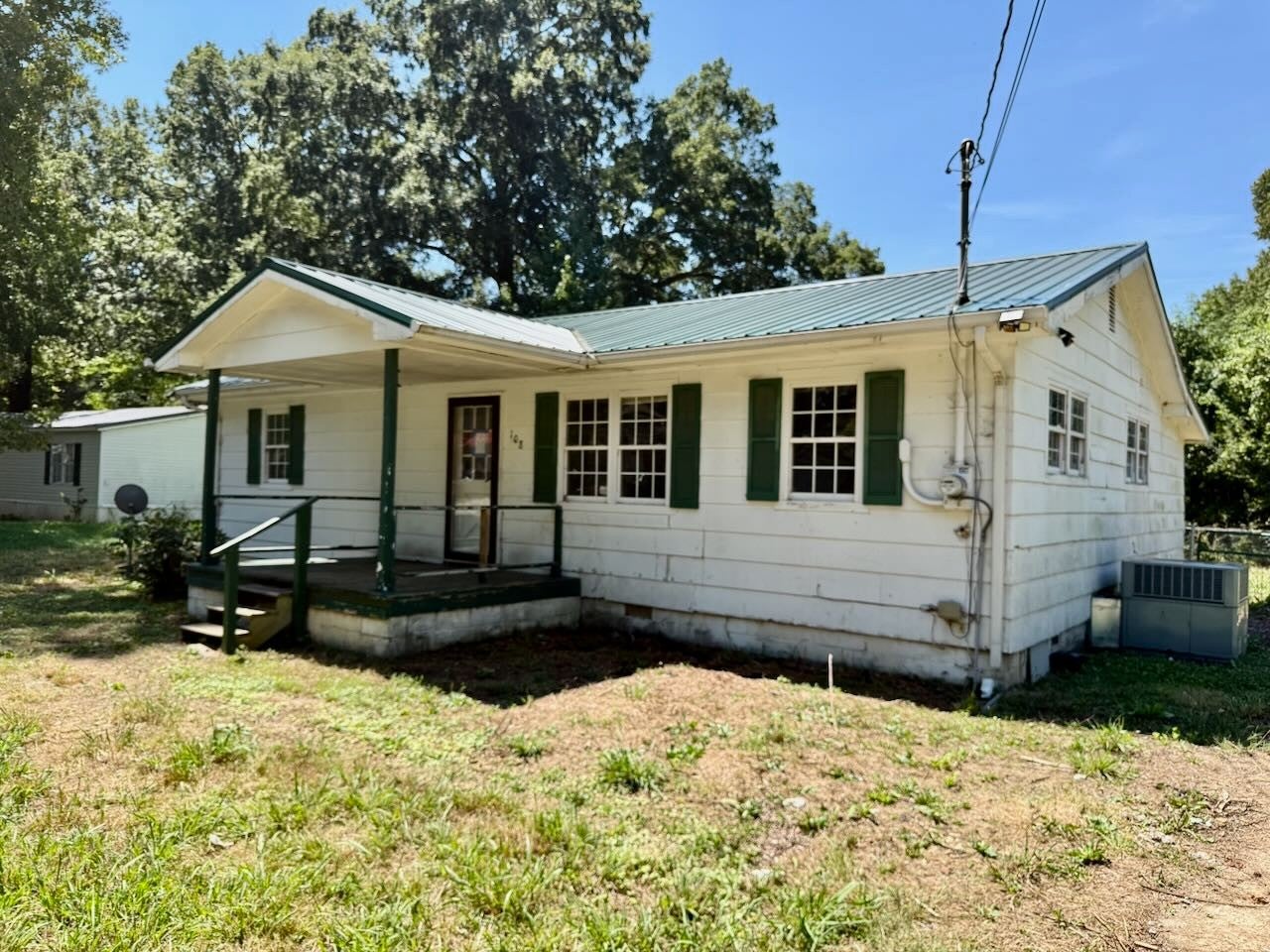 108 Oakwood Dr