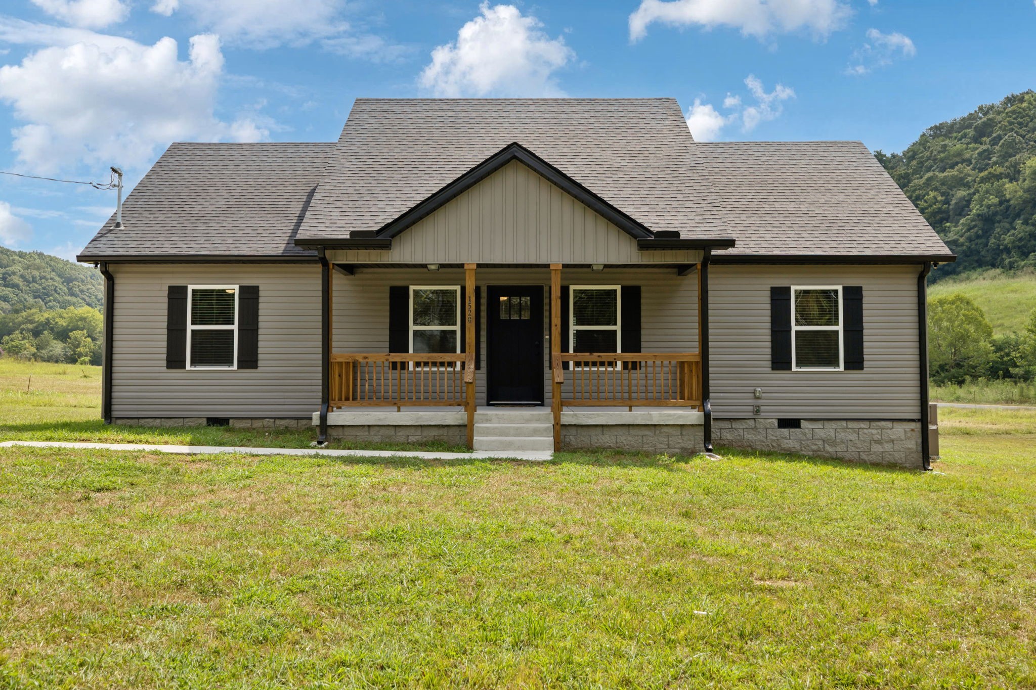 1520 Simmons Ridge Rd