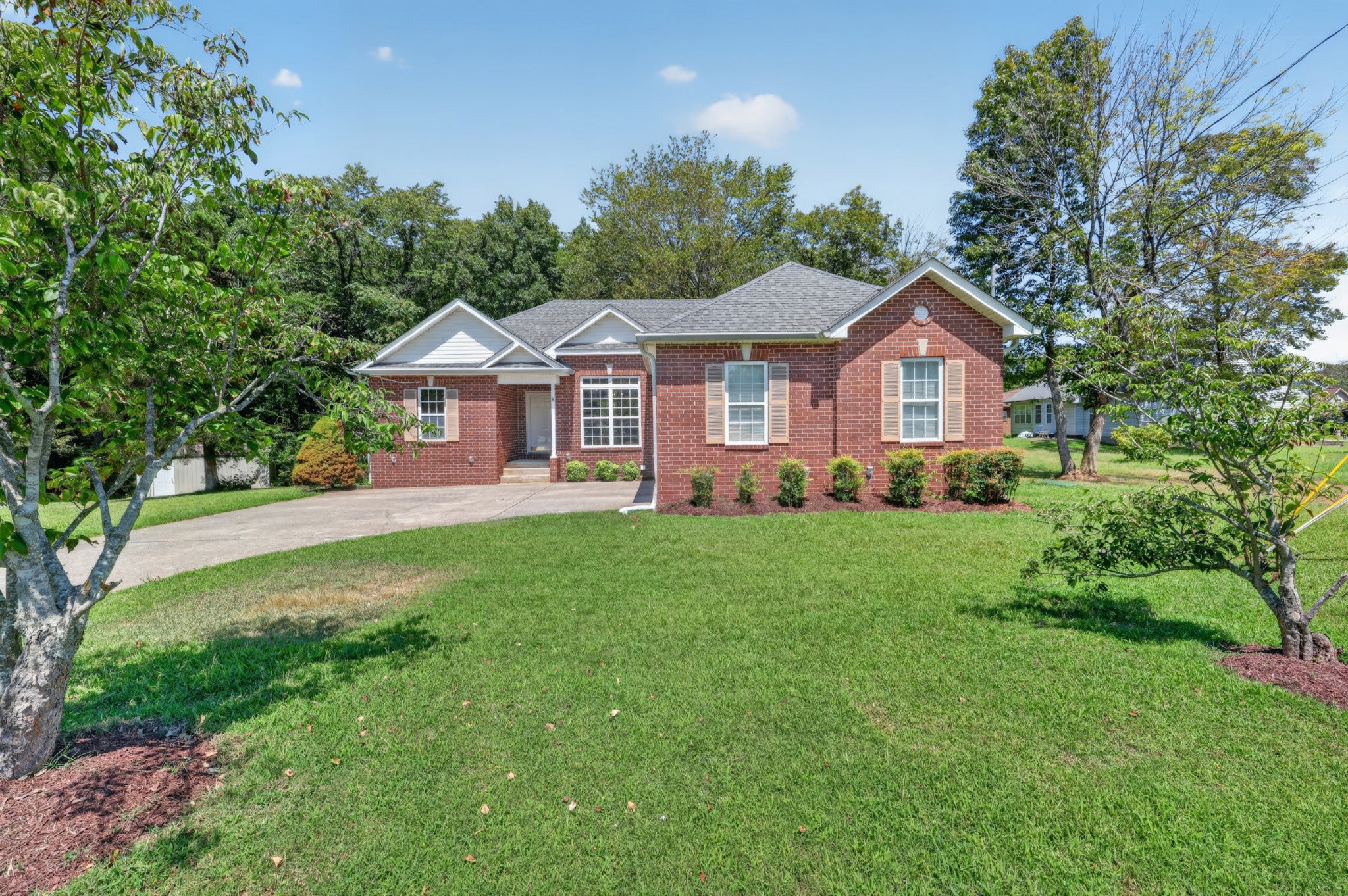 253 Oak Point Ln