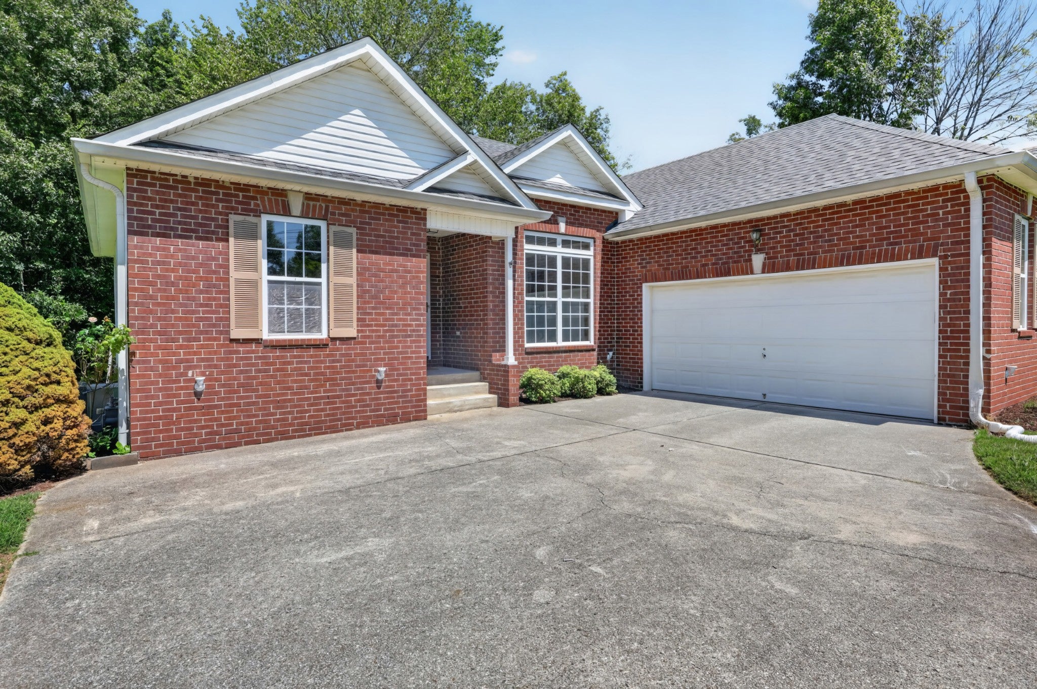 253 Oak Point Ln