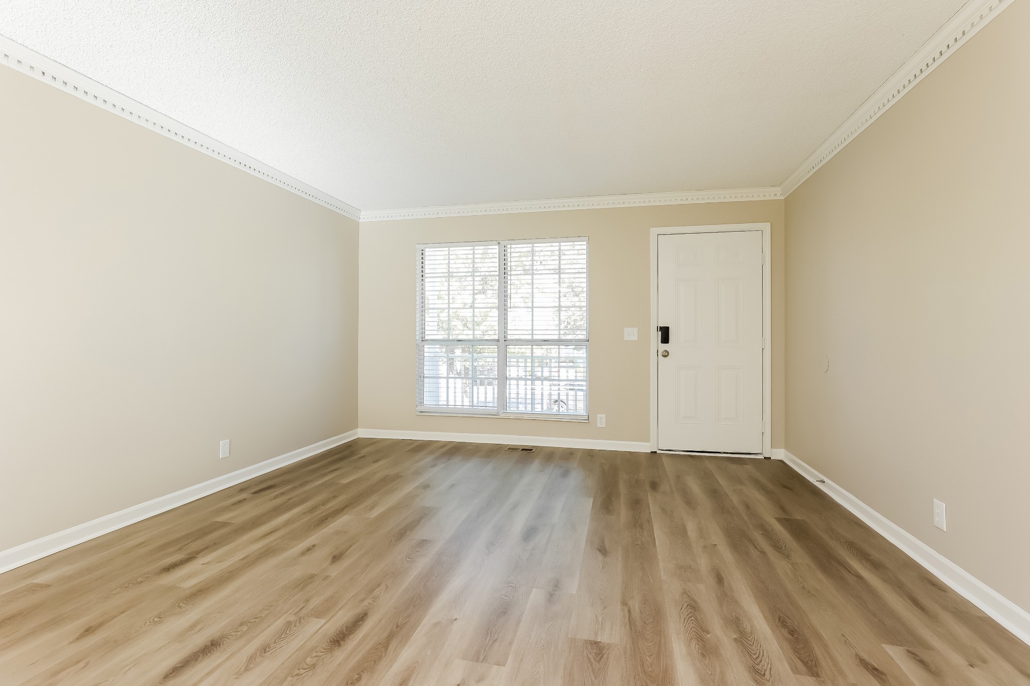 409 S Towne Ct