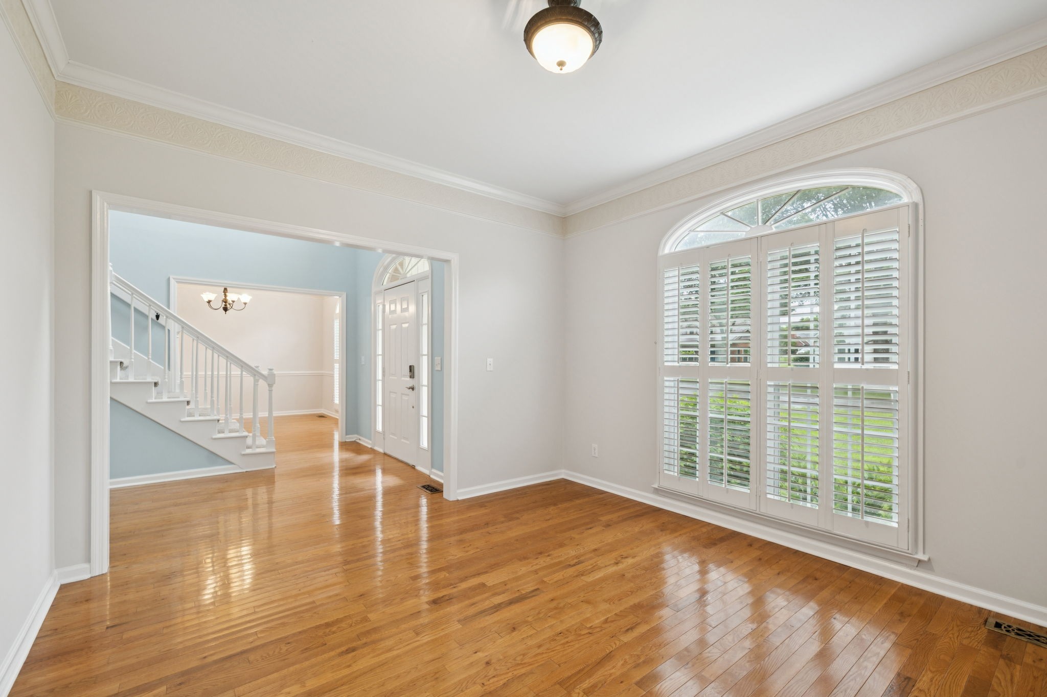 823 Regal Dr