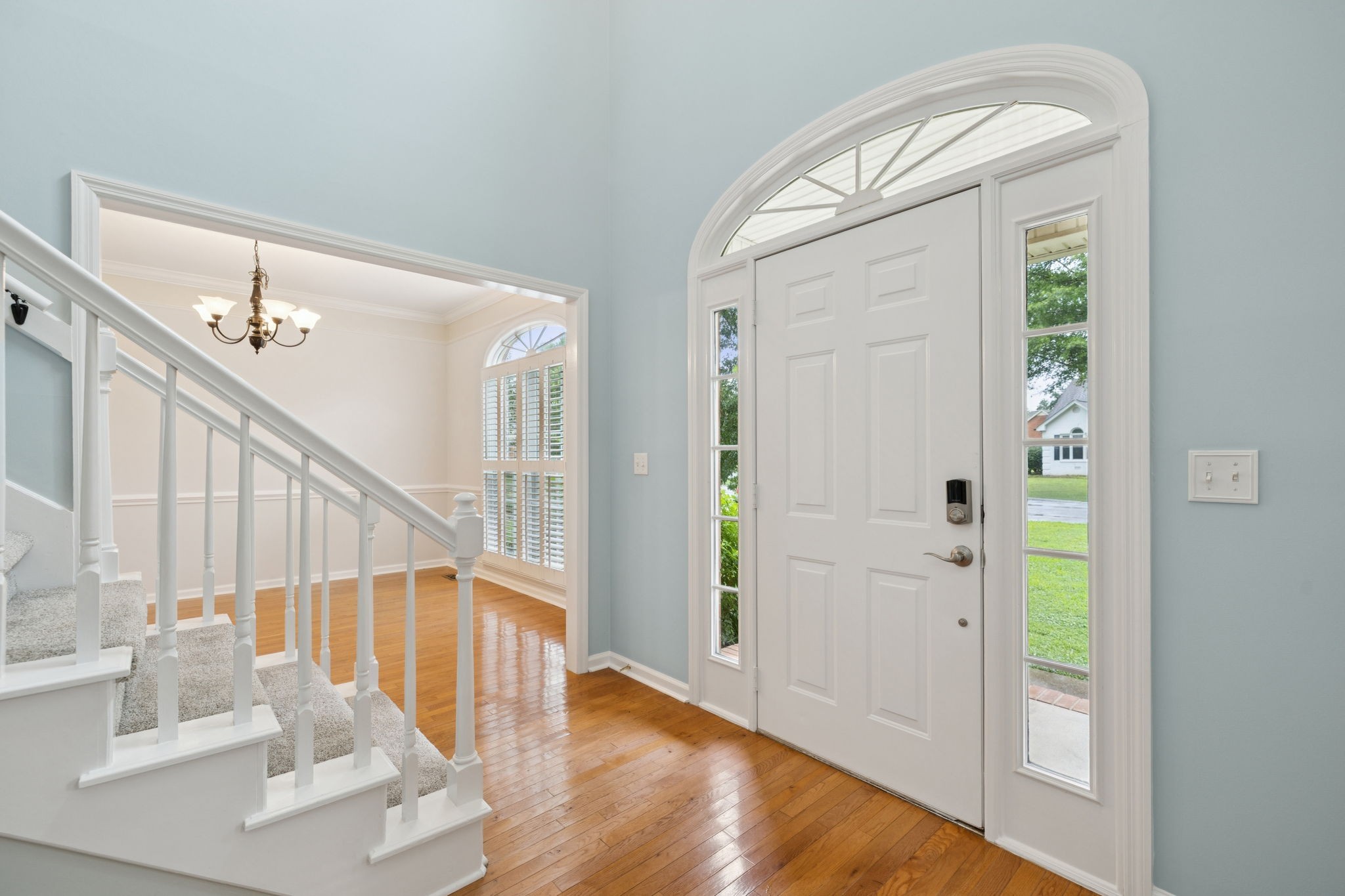 823 Regal Dr