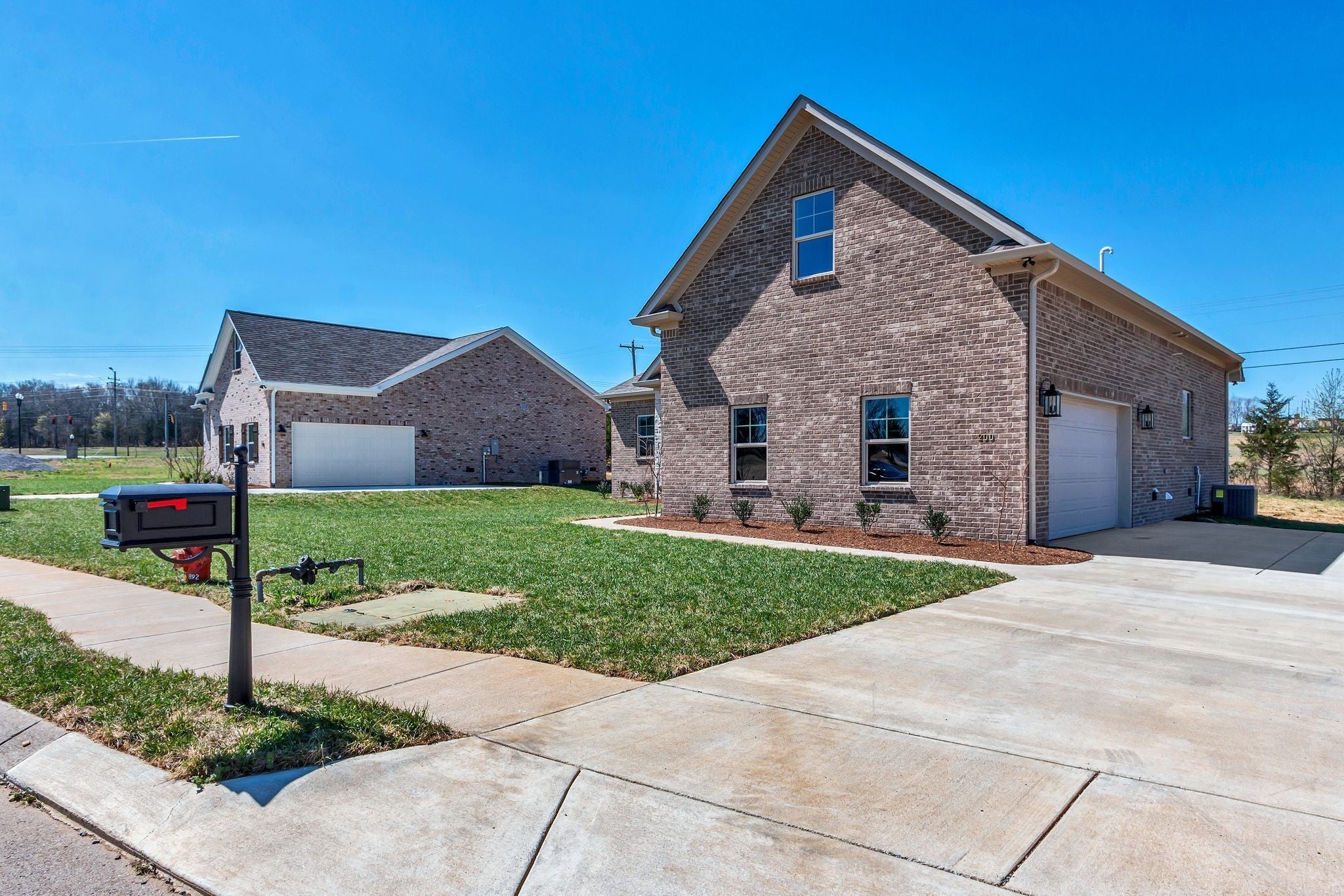 200 Creekside Dr