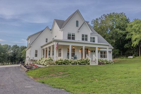 725 Oregon Rd Lascassas TN 37085