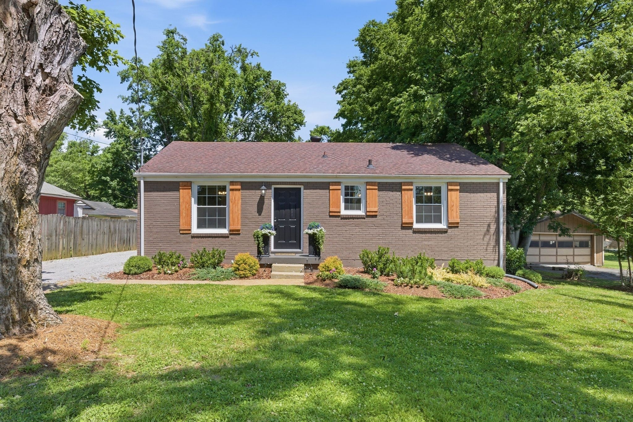 2-bed listing at 102 Desoto Dr, Nashville