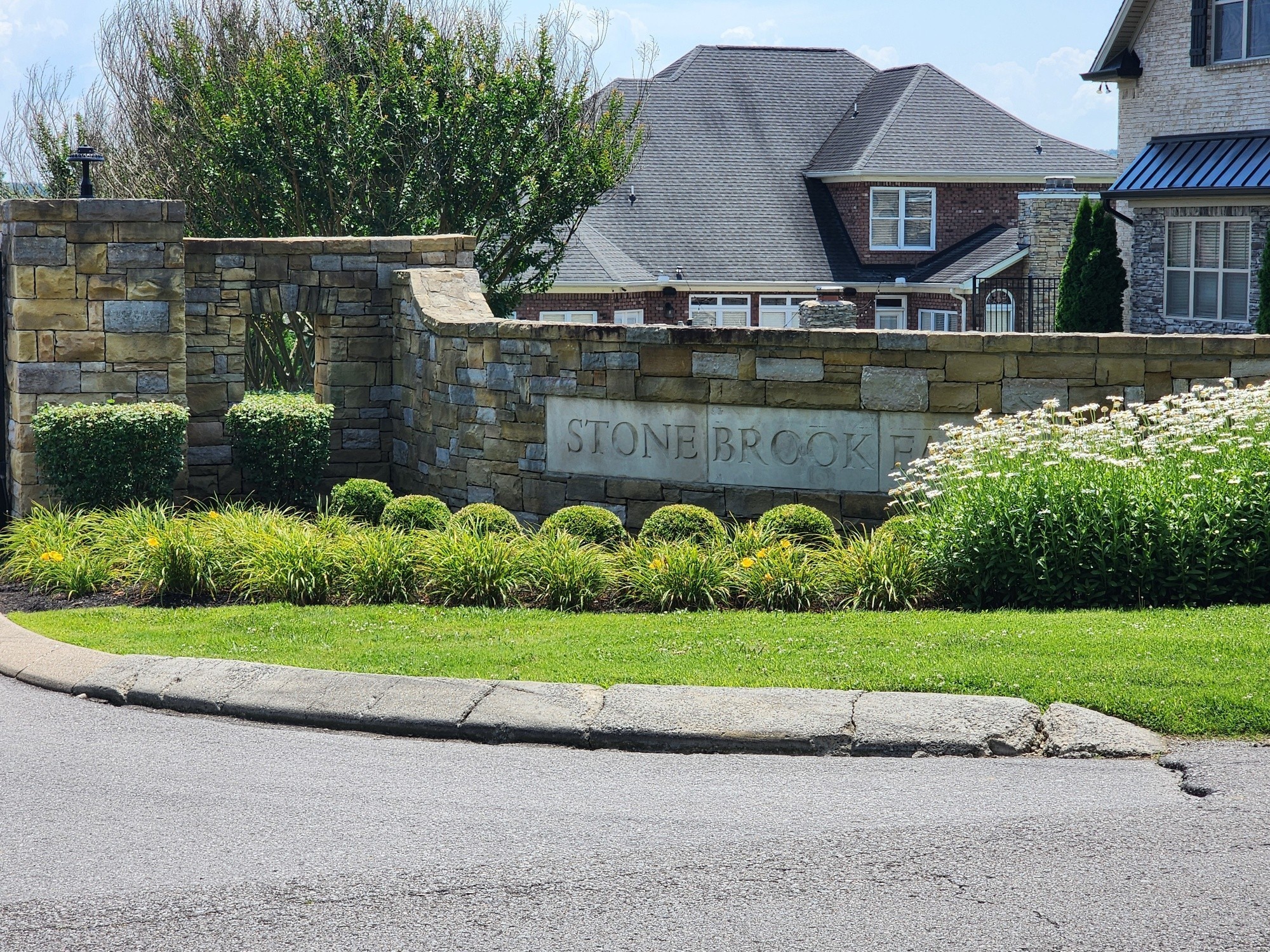 813 Stonebrook Dr