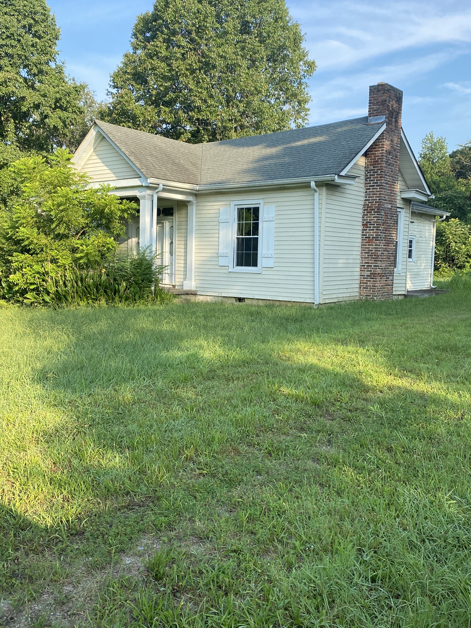 972 Fall River Rd