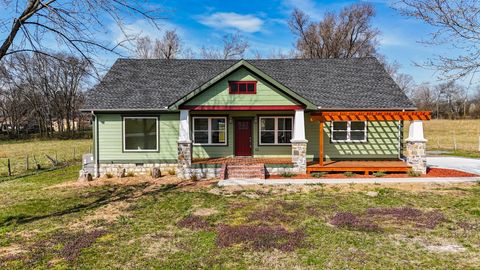 305 Liberty Pike Bell Buckle TN 37020