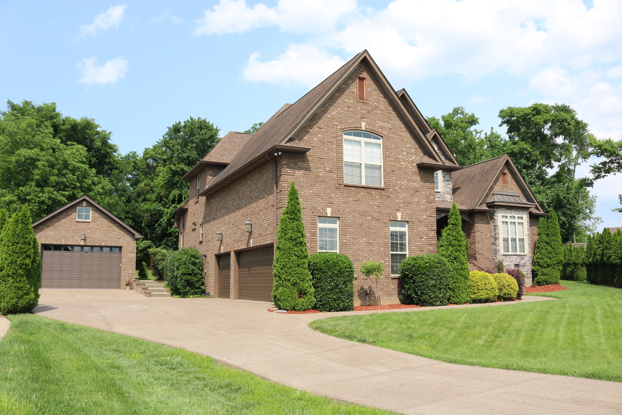 429 Acacia Grove Ln