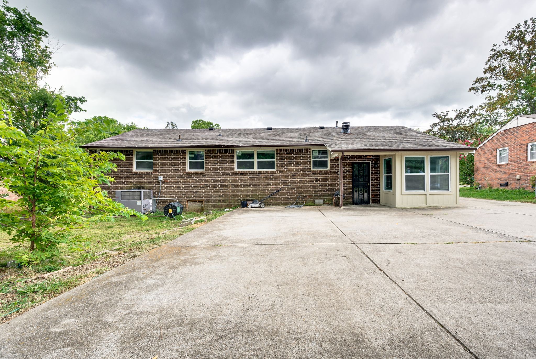 Nashville, Tennessee 37211, United States, 3 Bedrooms Bedrooms, ,2 BathroomsBathrooms,Residential,Active,190446