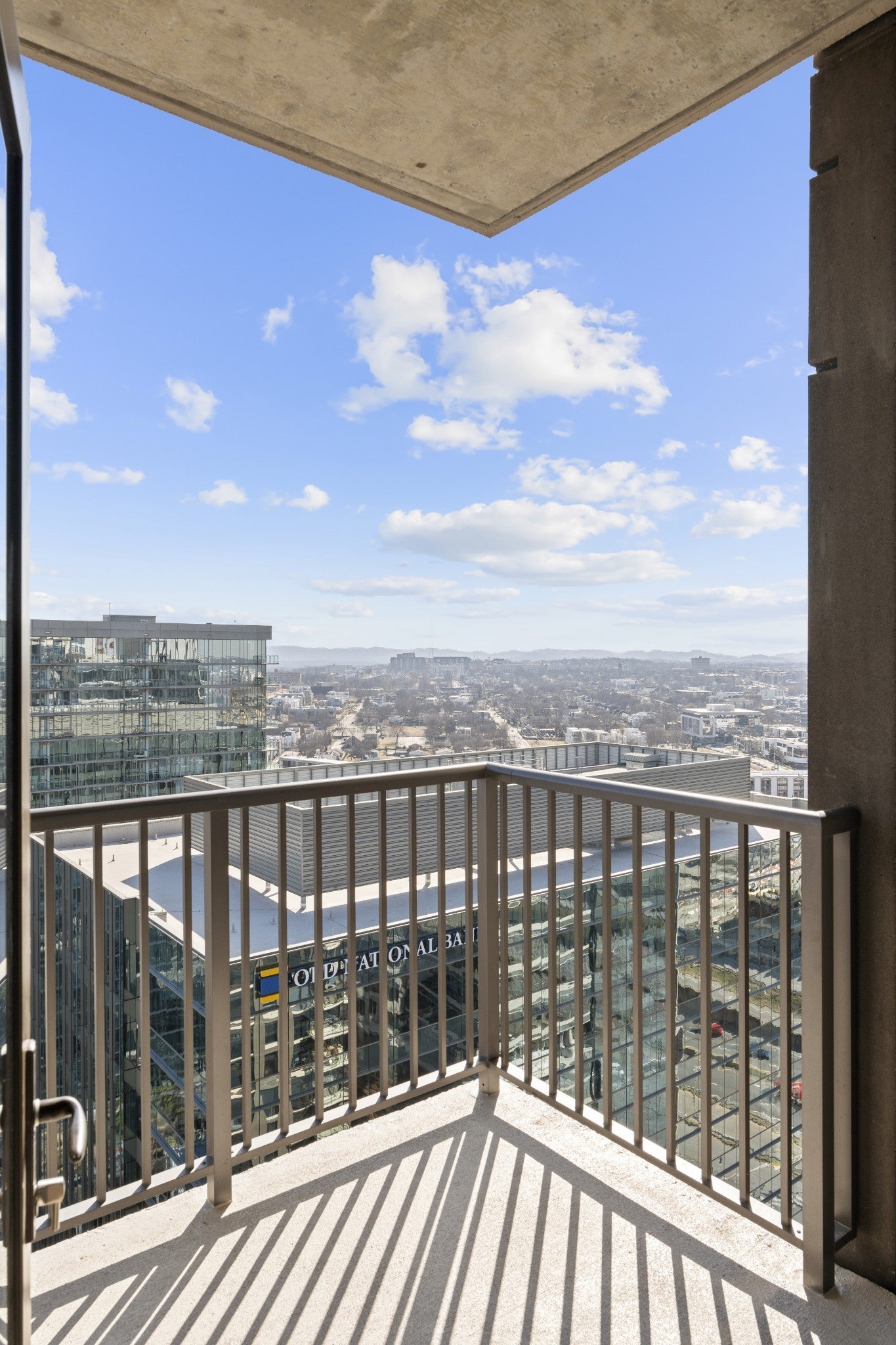 1212 Demonbreun St A13, Nashville TN 37203 1-bed condo, photo 2 of 29