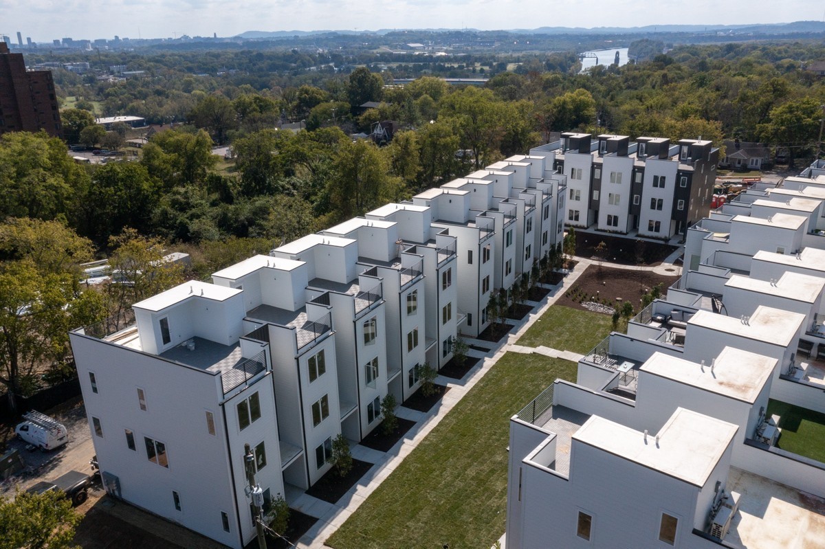 542 Cliff Cir 32