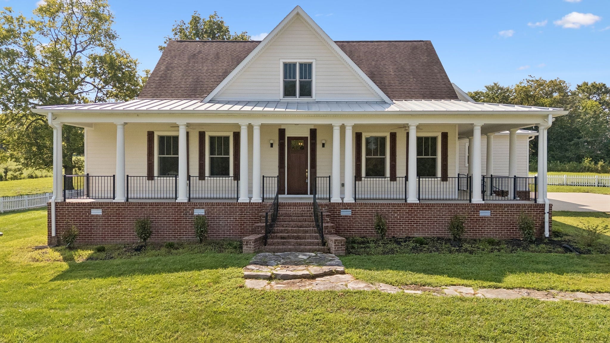 1143 Hilton Ln