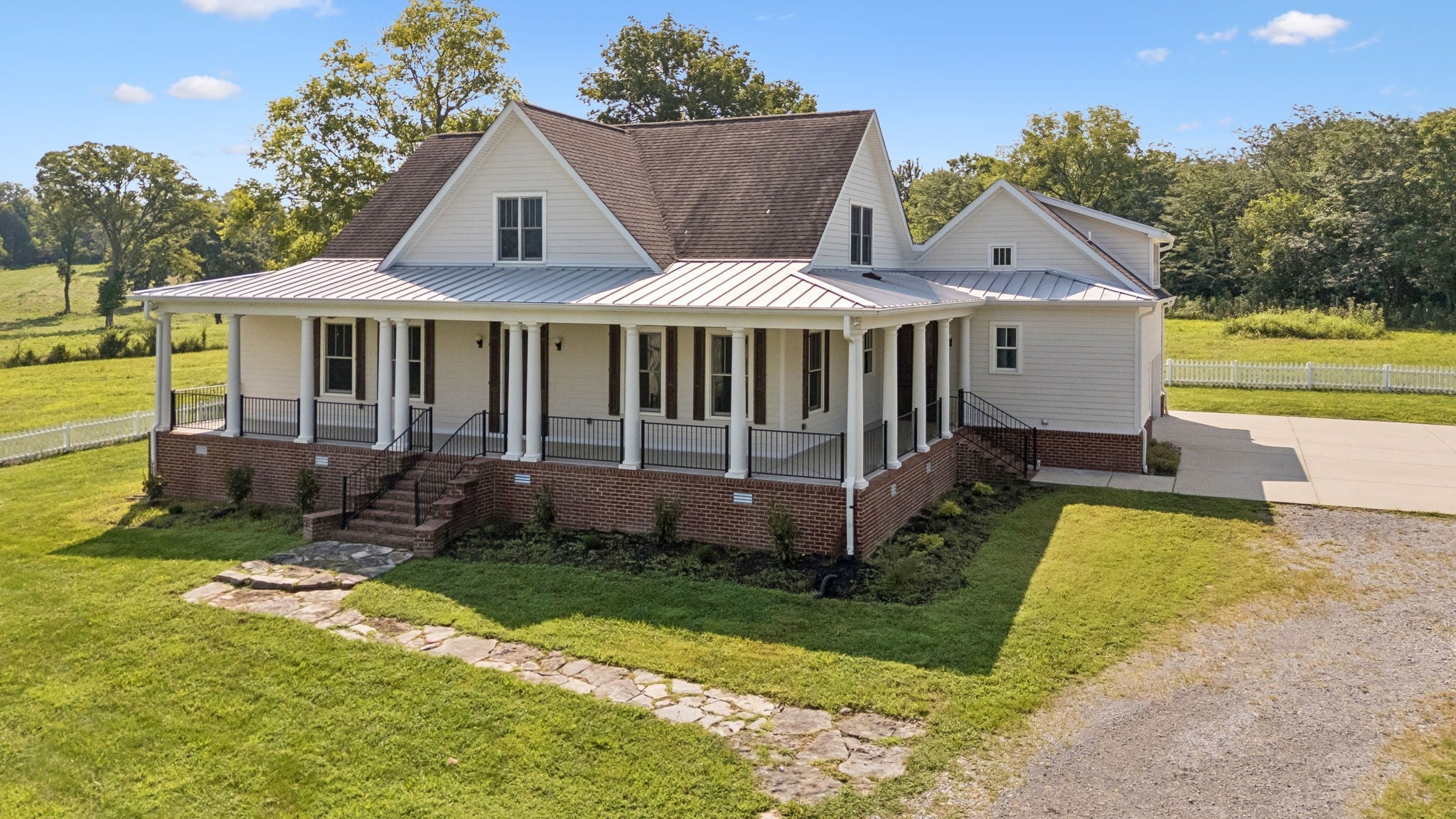 1143 Hilton Ln