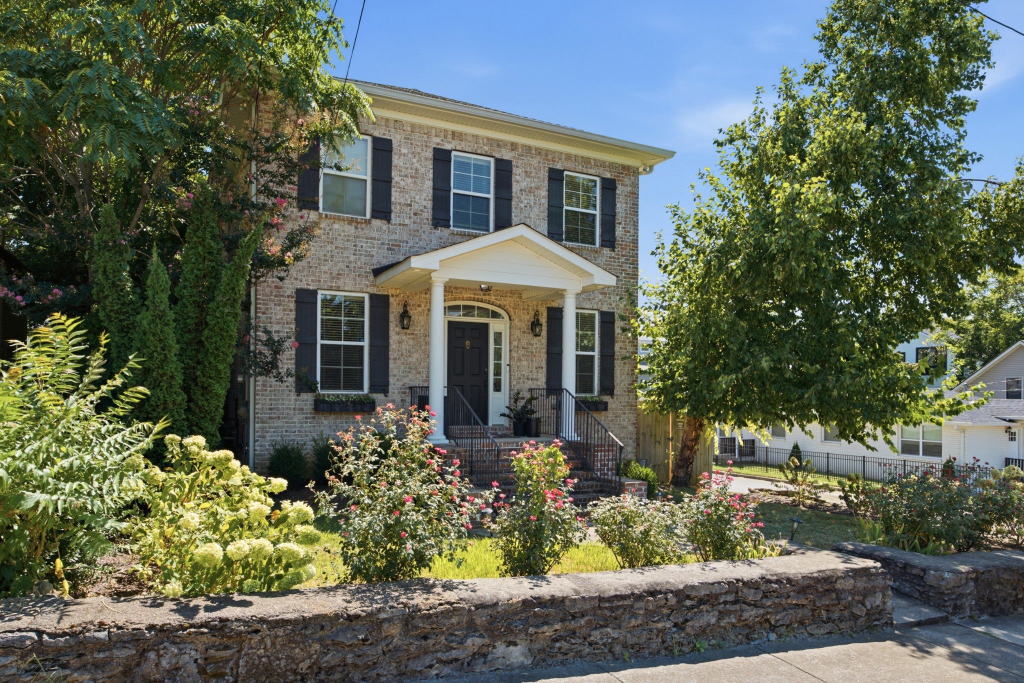 1025 Summit Ave