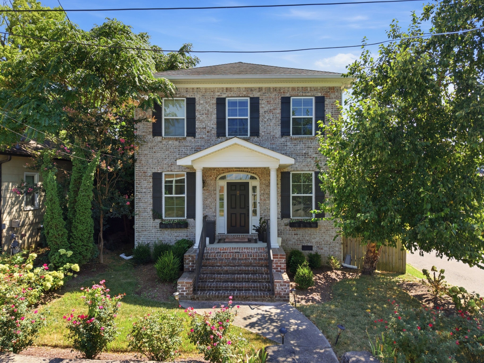 1025 Summit Ave