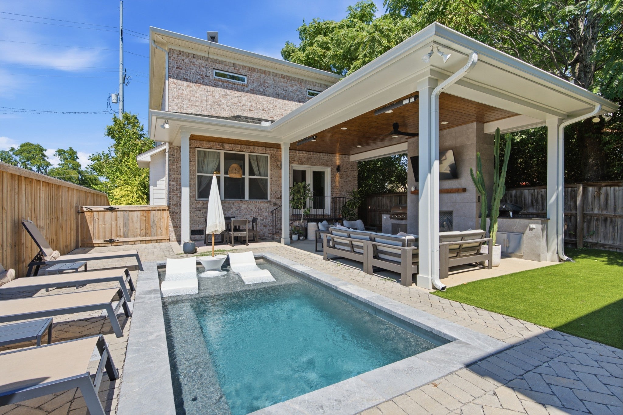 4.0-bed rental at 1025 Summit Ave