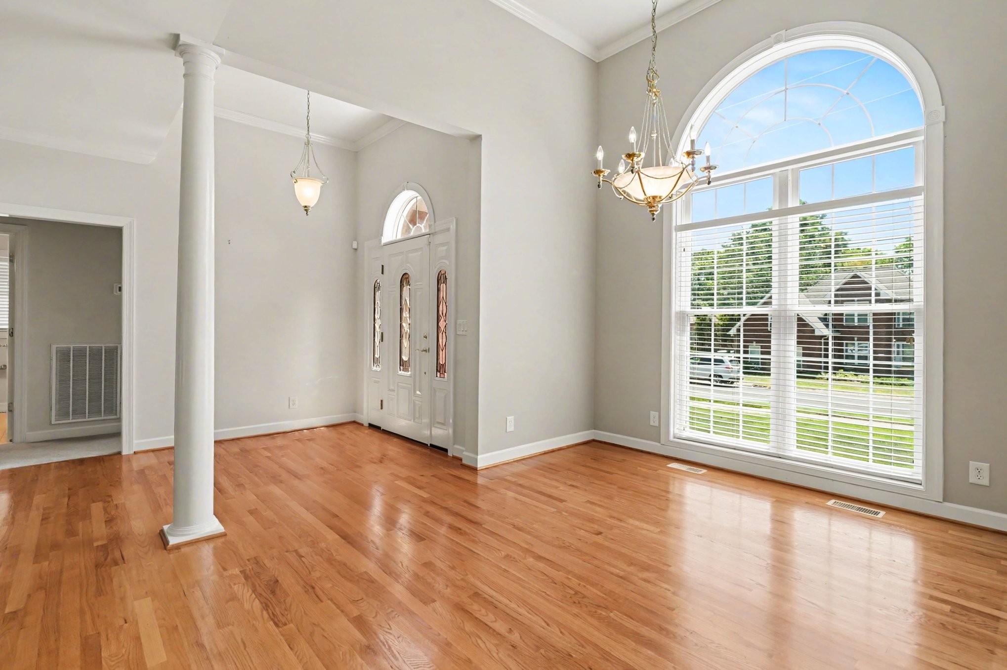 1046 Willow Park Cir