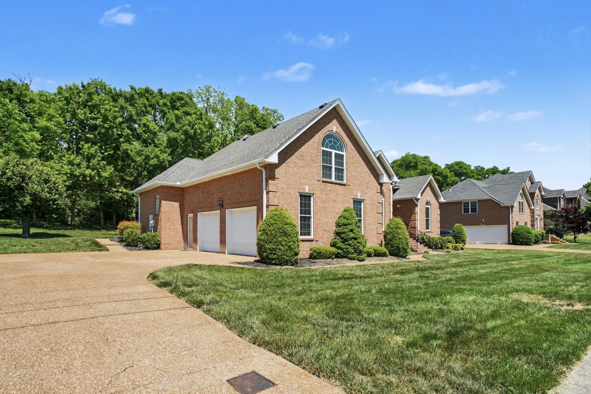 1046 Willow Park Cir