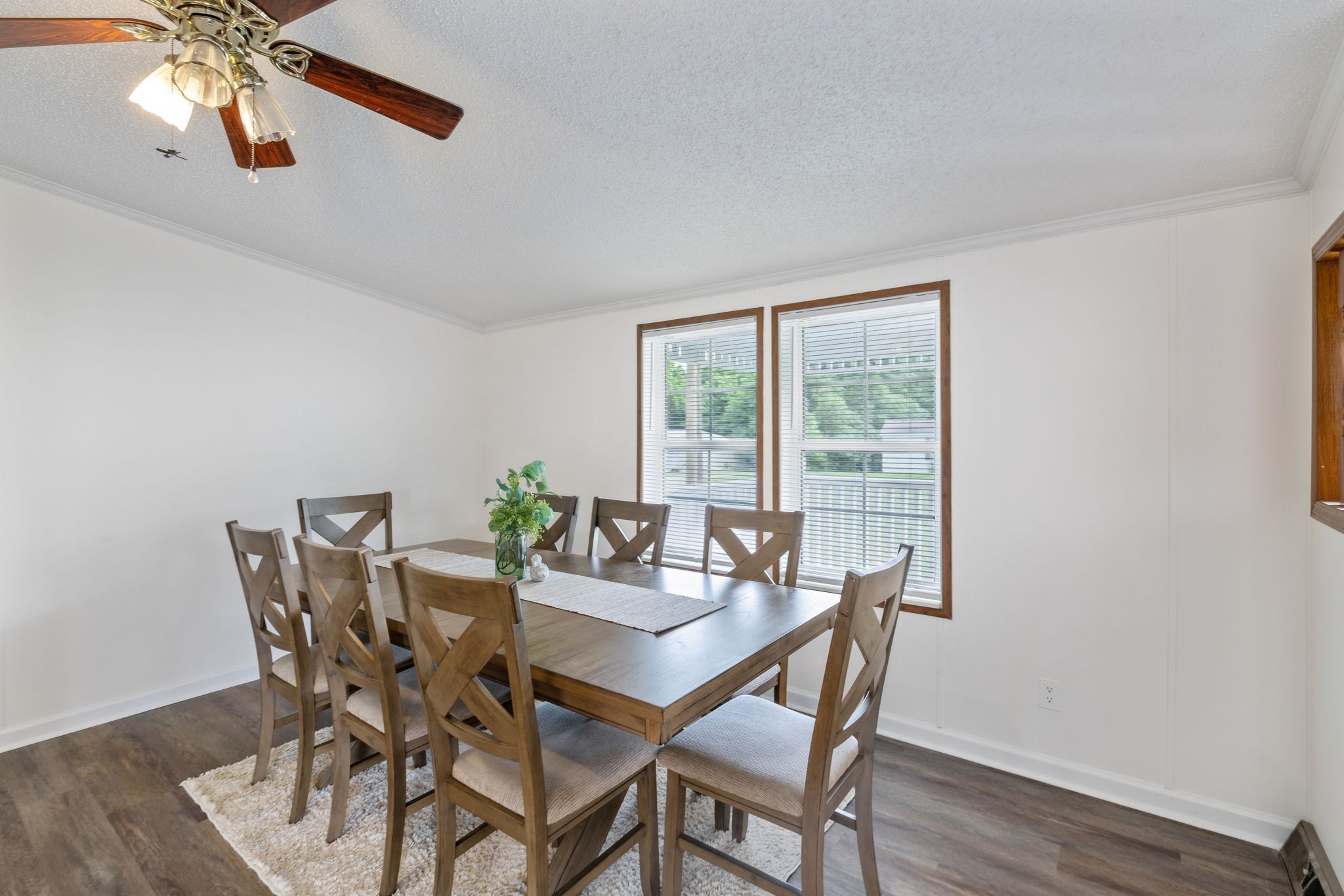 210 Crestview Dr