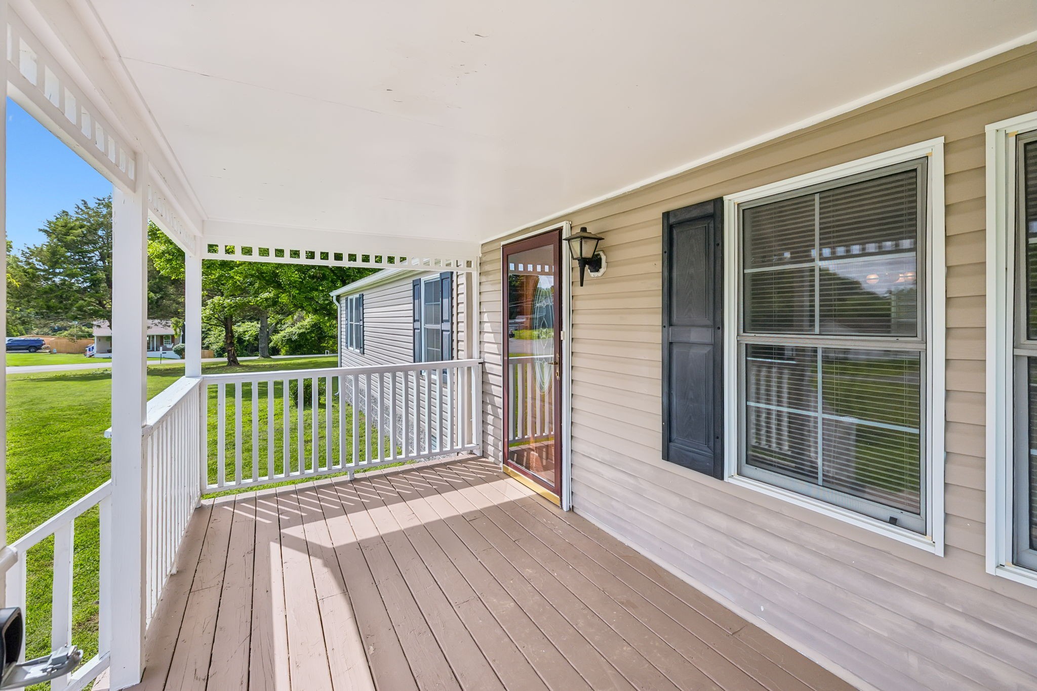 210 Crestview Dr