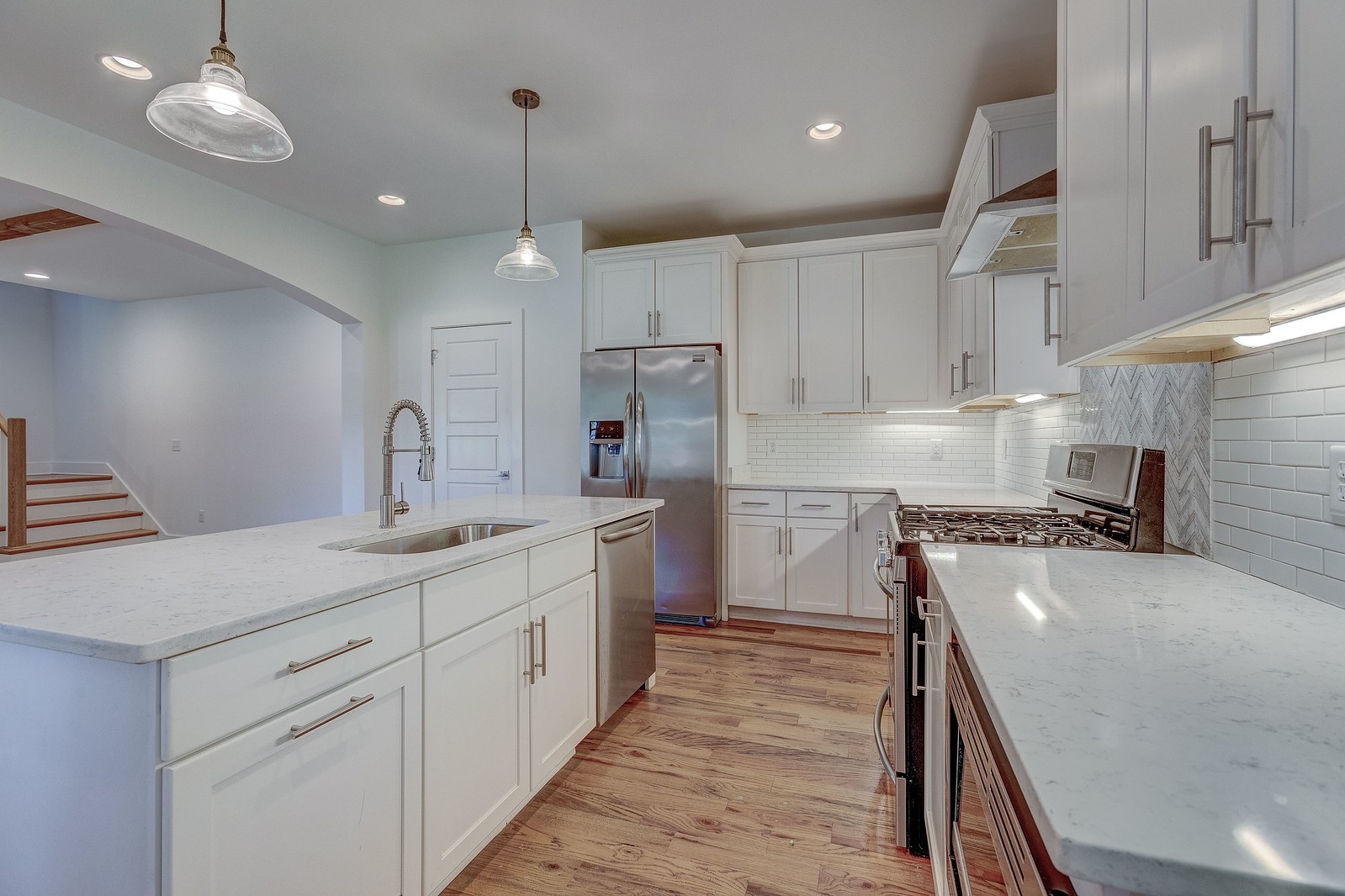 324A Queen Ave