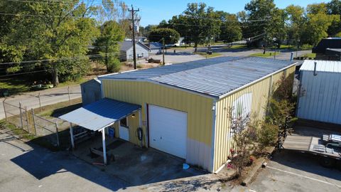 Photo of 411 W Main St, Hohenwald, TN 38462 (MLS # 3012842)