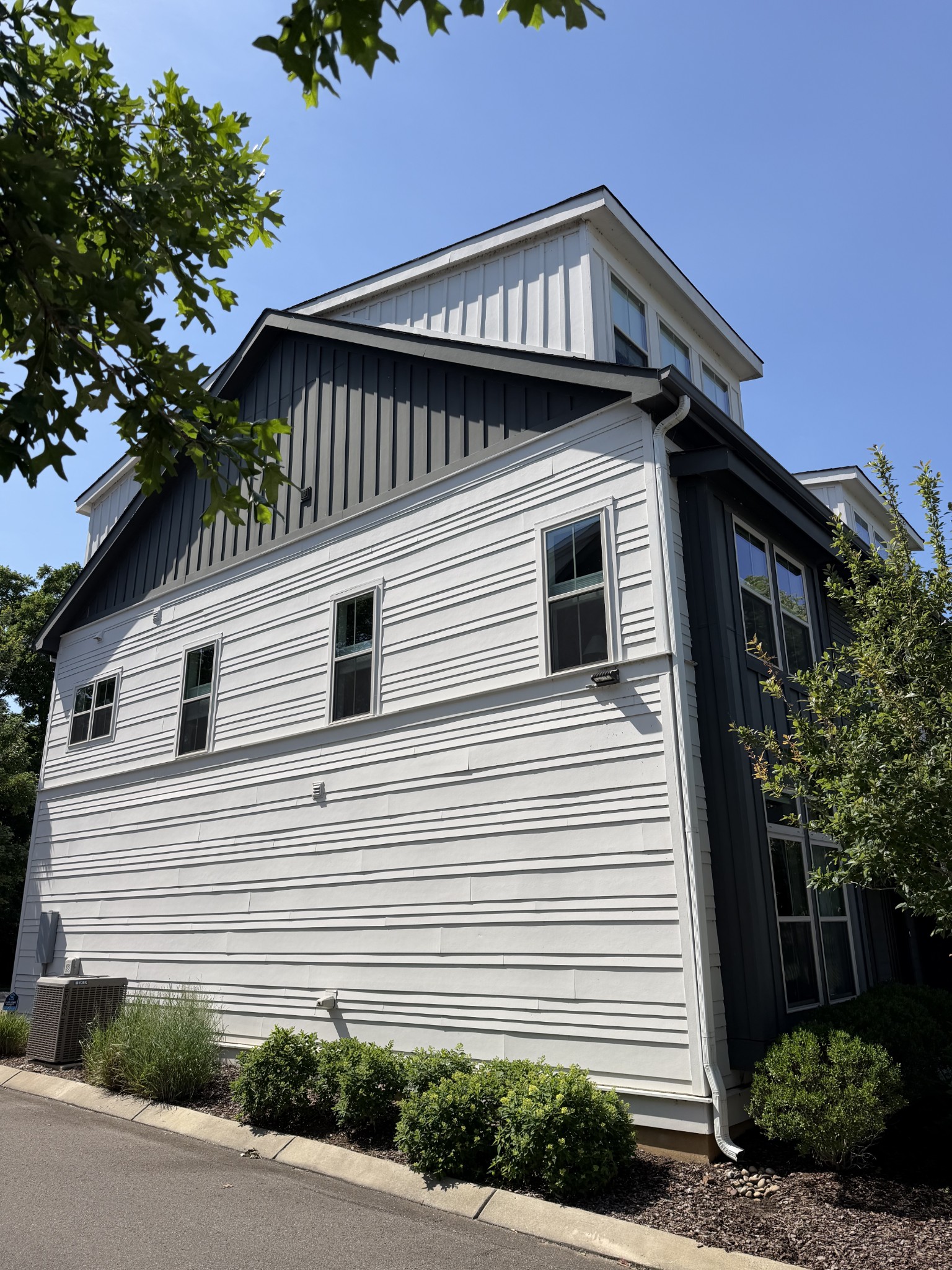 647 Nashua Ln