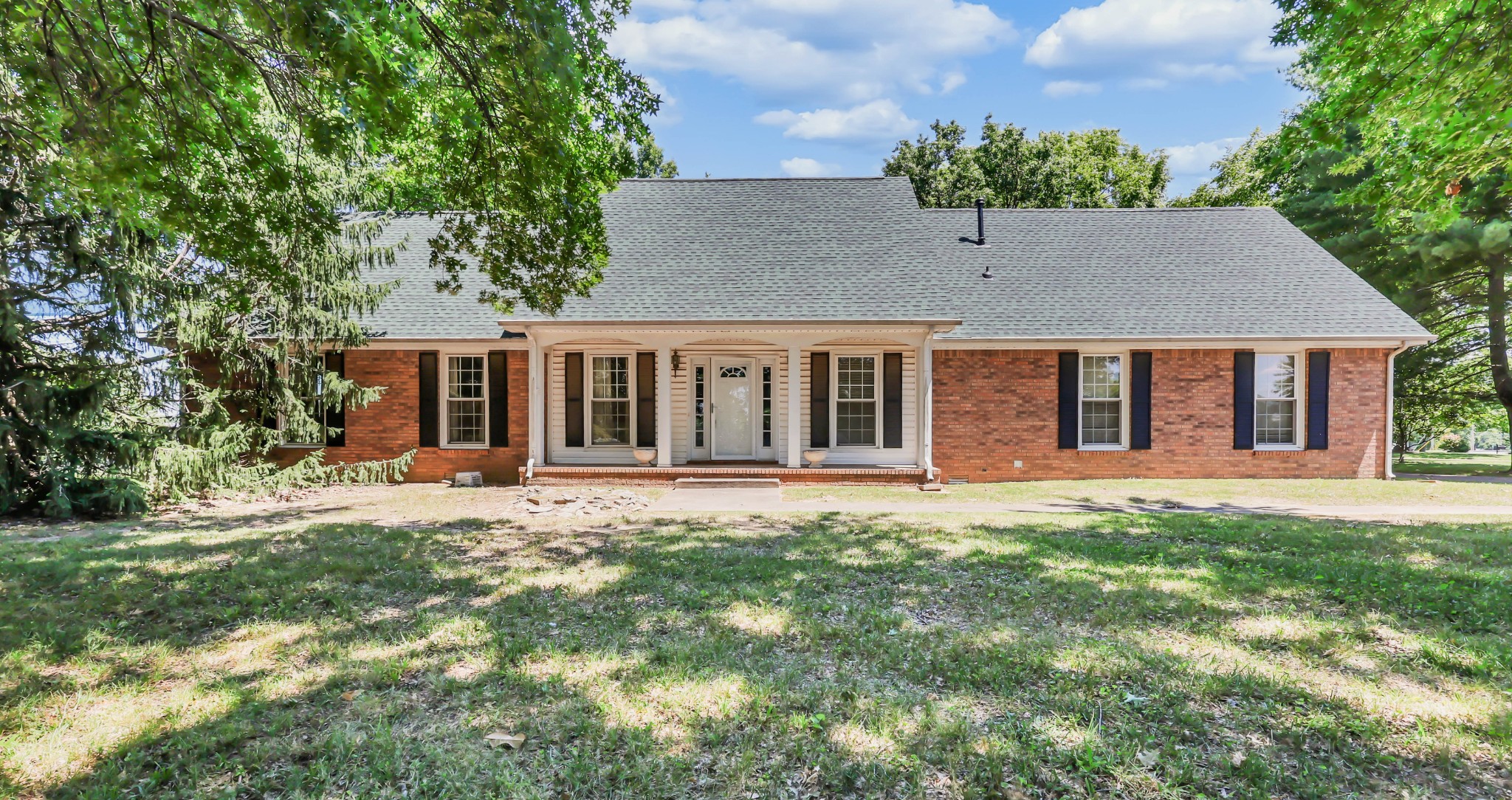 1761 HERITAGE DRIVE
