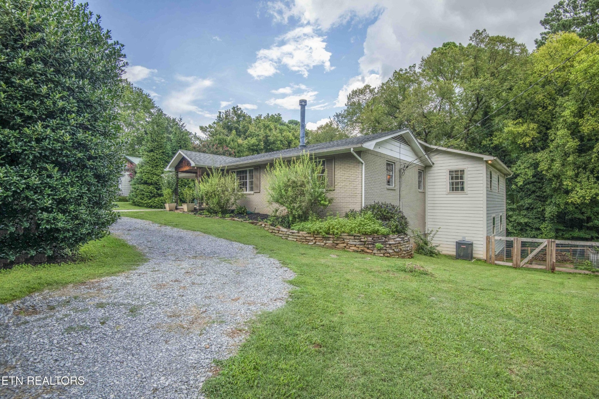 1932 Duncan Rd