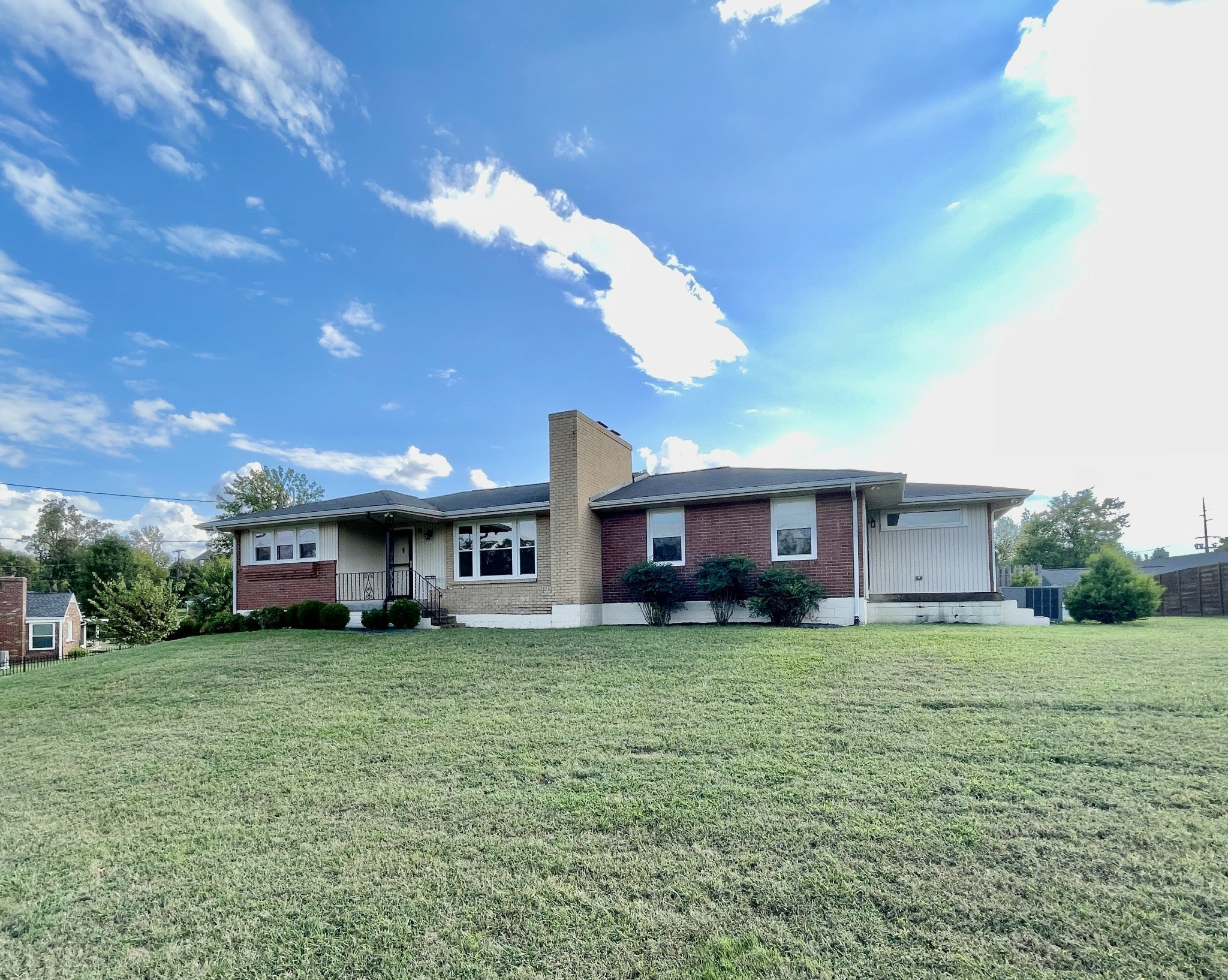 2505 Lumar Ln