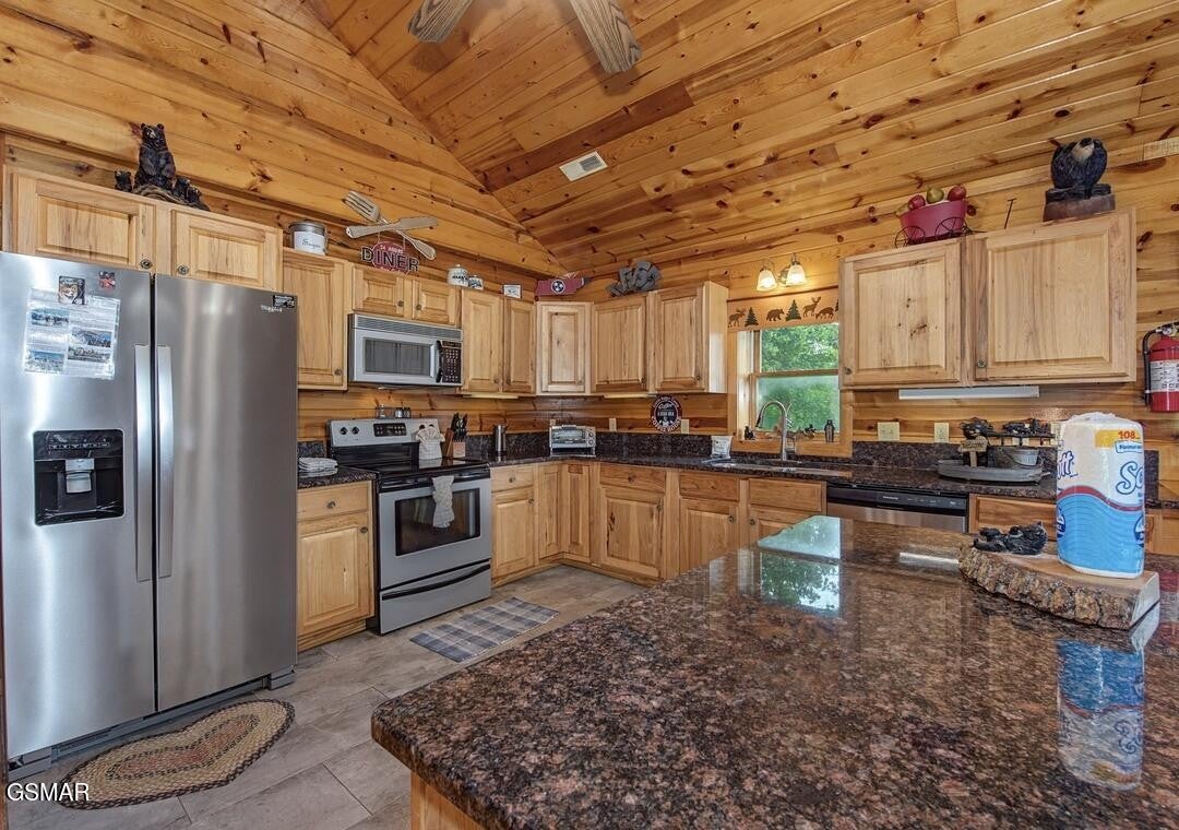 3424 Sugar Camp Circle