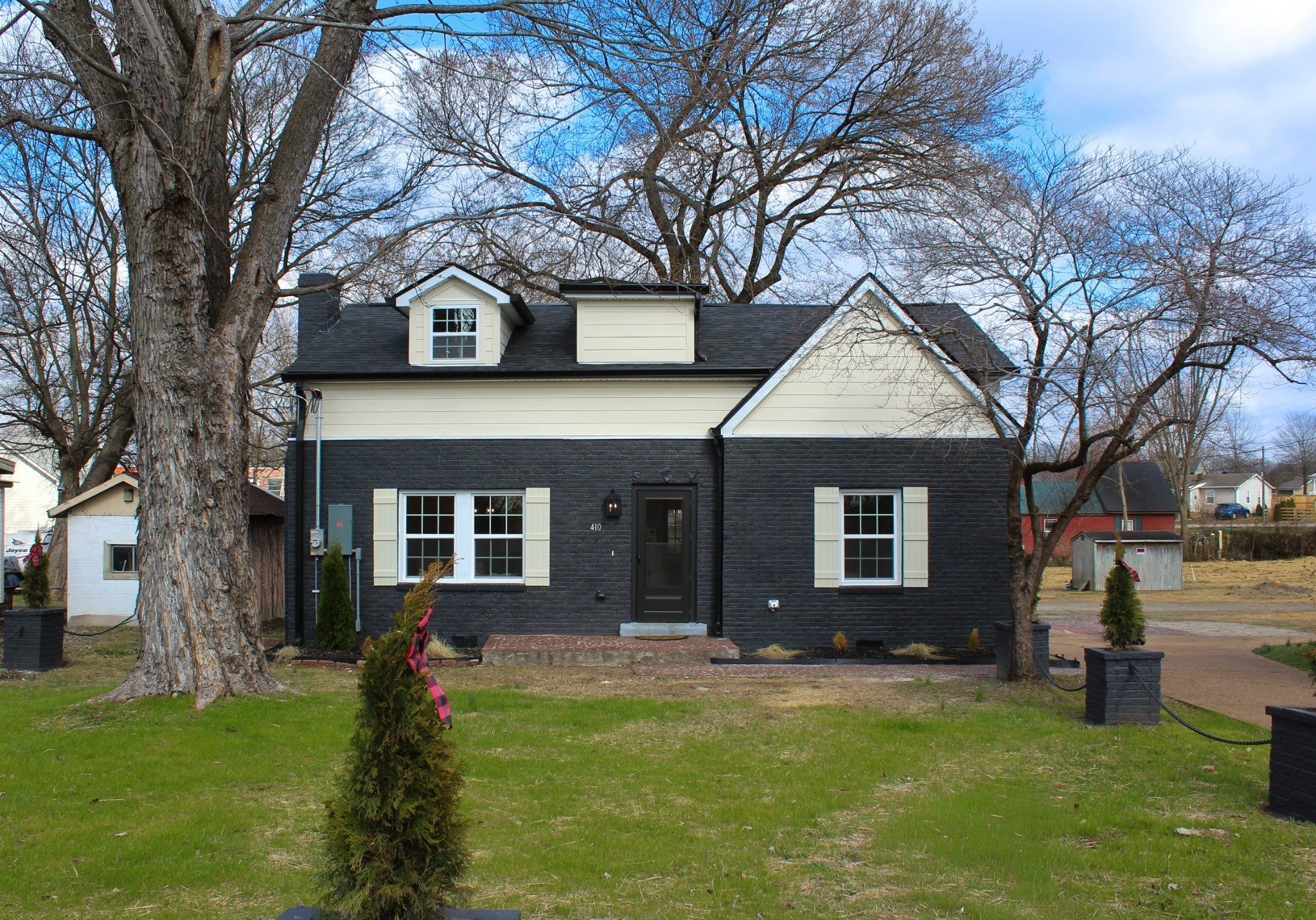 410 Granbury St