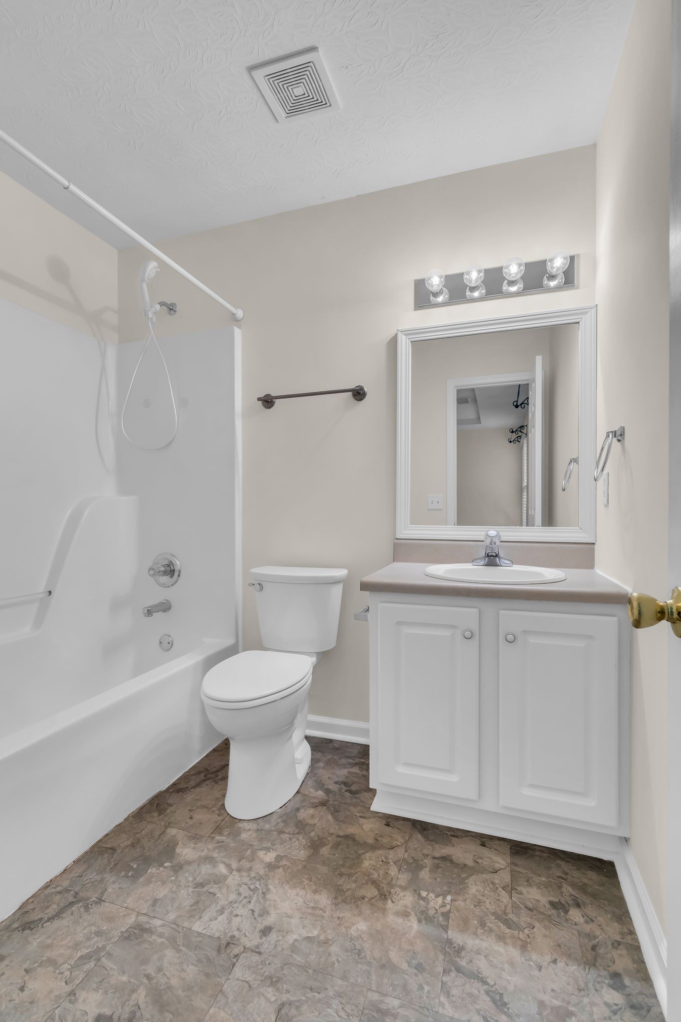 Murfreesboro, Tennessee 37128, United States, 2 Bedrooms Bedrooms, ,2 BathroomsBathrooms,Residential,Active,248418