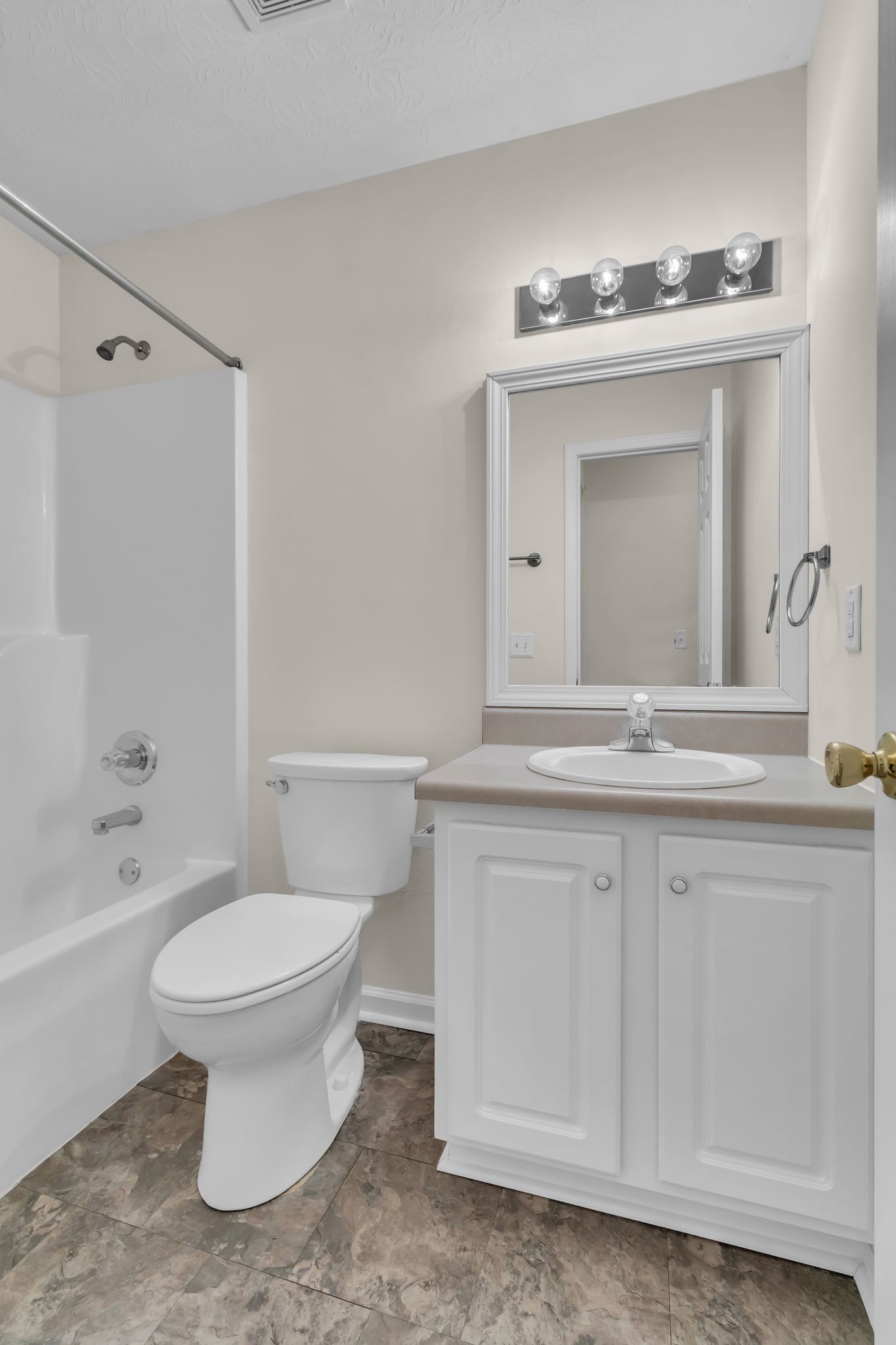 Murfreesboro, Tennessee 37128, United States, 2 Bedrooms Bedrooms, ,2 BathroomsBathrooms,Residential,Active,248418