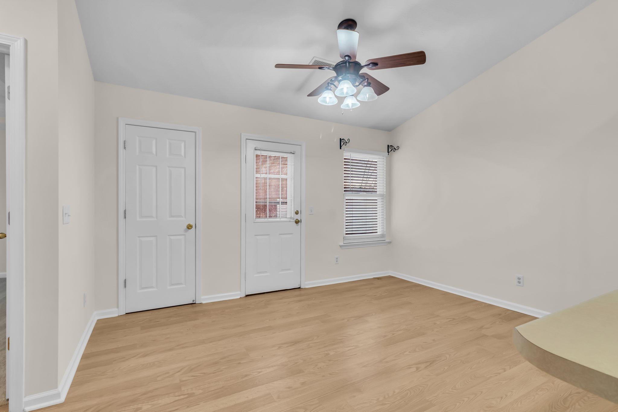 Murfreesboro, Tennessee 37128, United States, 2 Bedrooms Bedrooms, ,2 BathroomsBathrooms,Residential,Active,248418