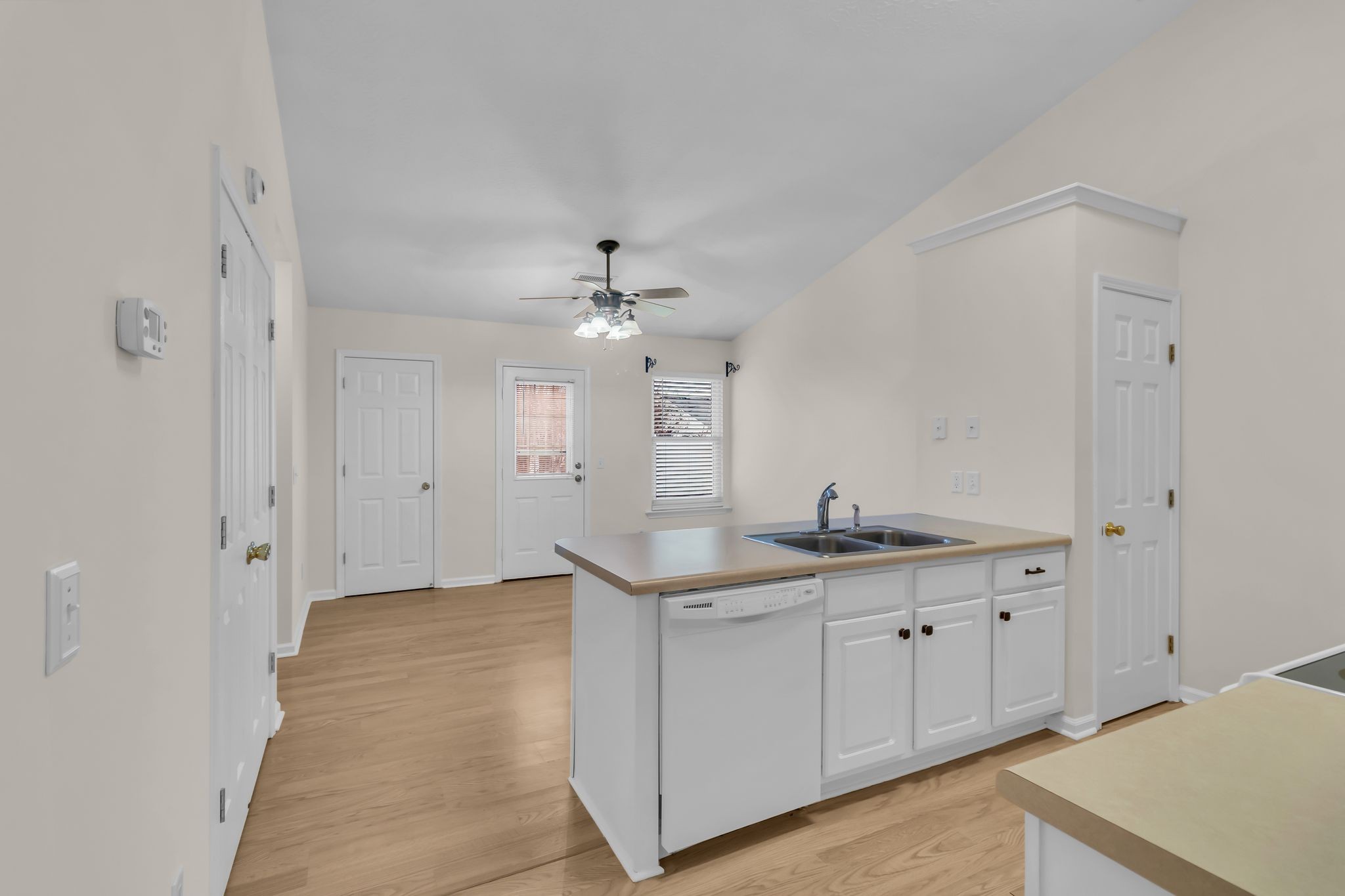 Murfreesboro, Tennessee 37128, United States, 2 Bedrooms Bedrooms, ,2 BathroomsBathrooms,Residential,Active,248418