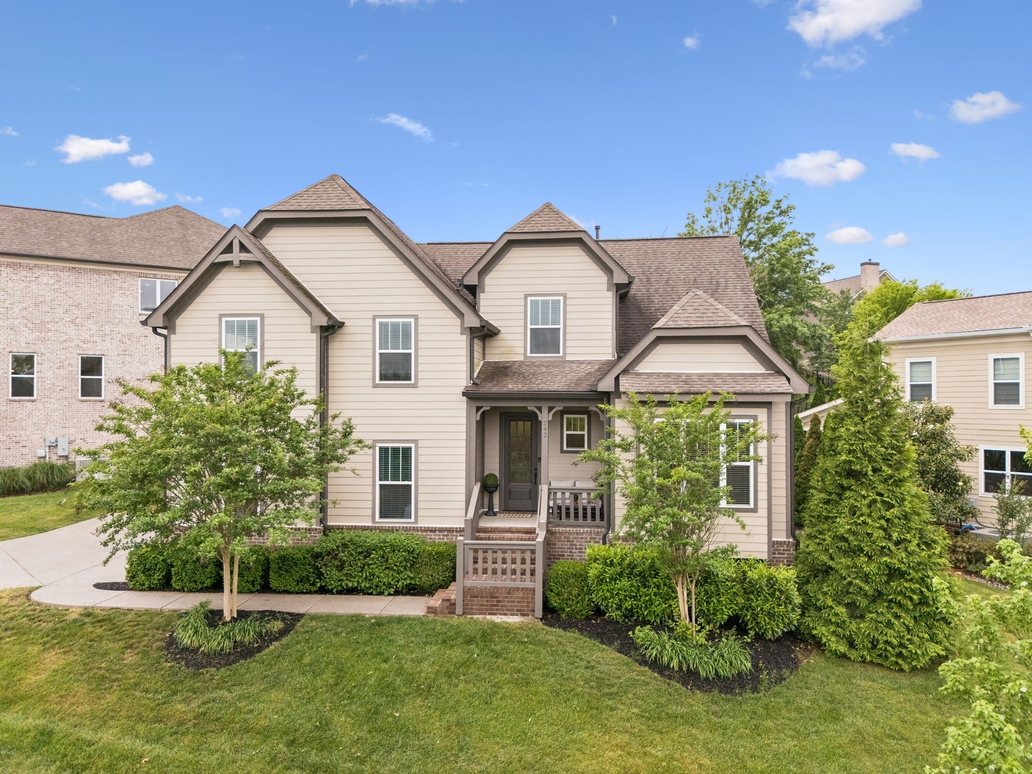 5-bed home for sale in Franklin, TN 37064, 242 Rich Cir 242 Rich Cir, Franklin TN 37064 5-bed home, photo 2 of 60